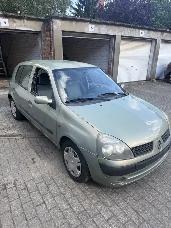 Renault Clio Citadine 3 portes — photo 2
