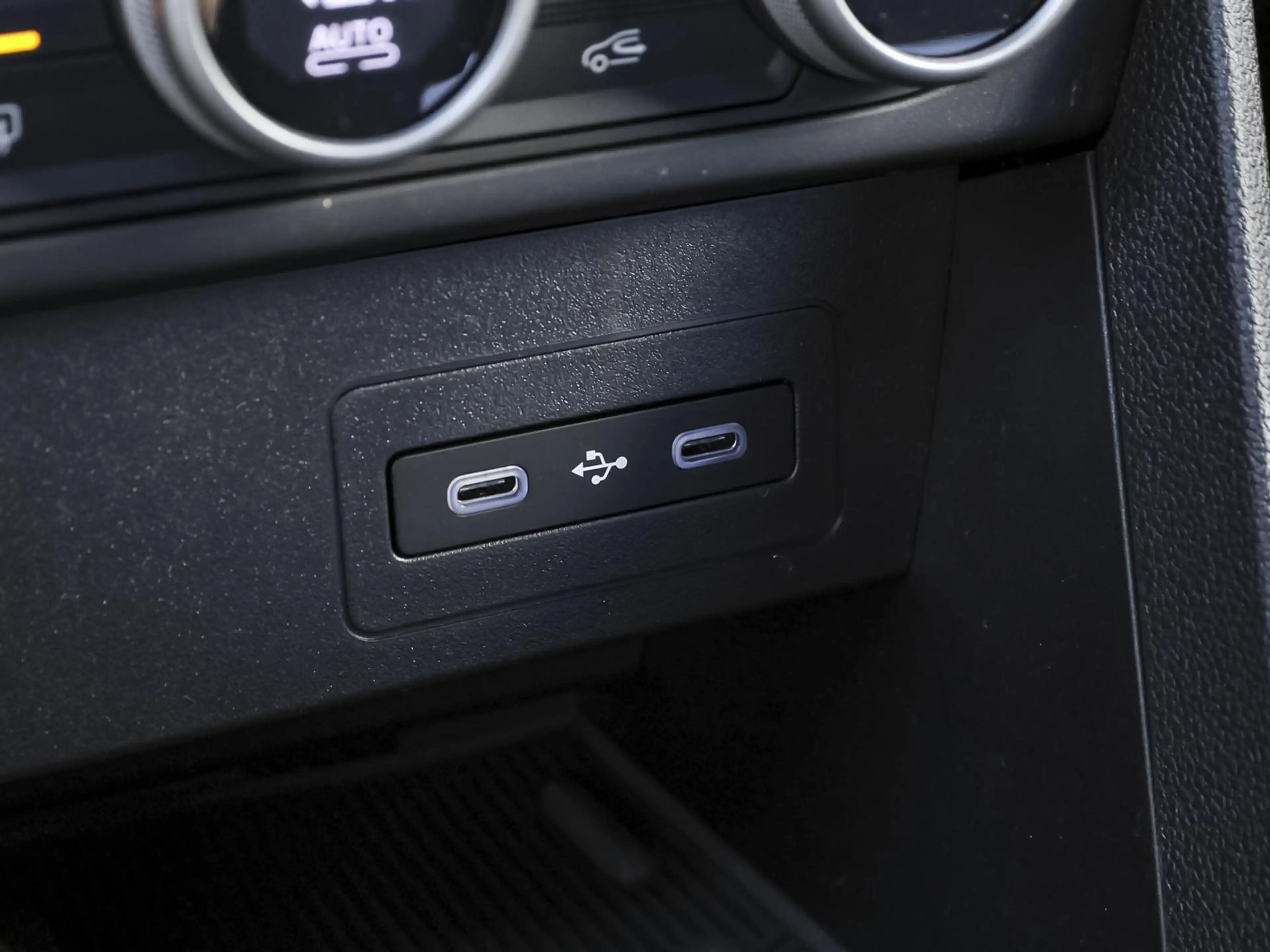 Dacia Jogger Extreme hybrid 155 NAVI SHZ PDC LHZ KLIMA — photo 11