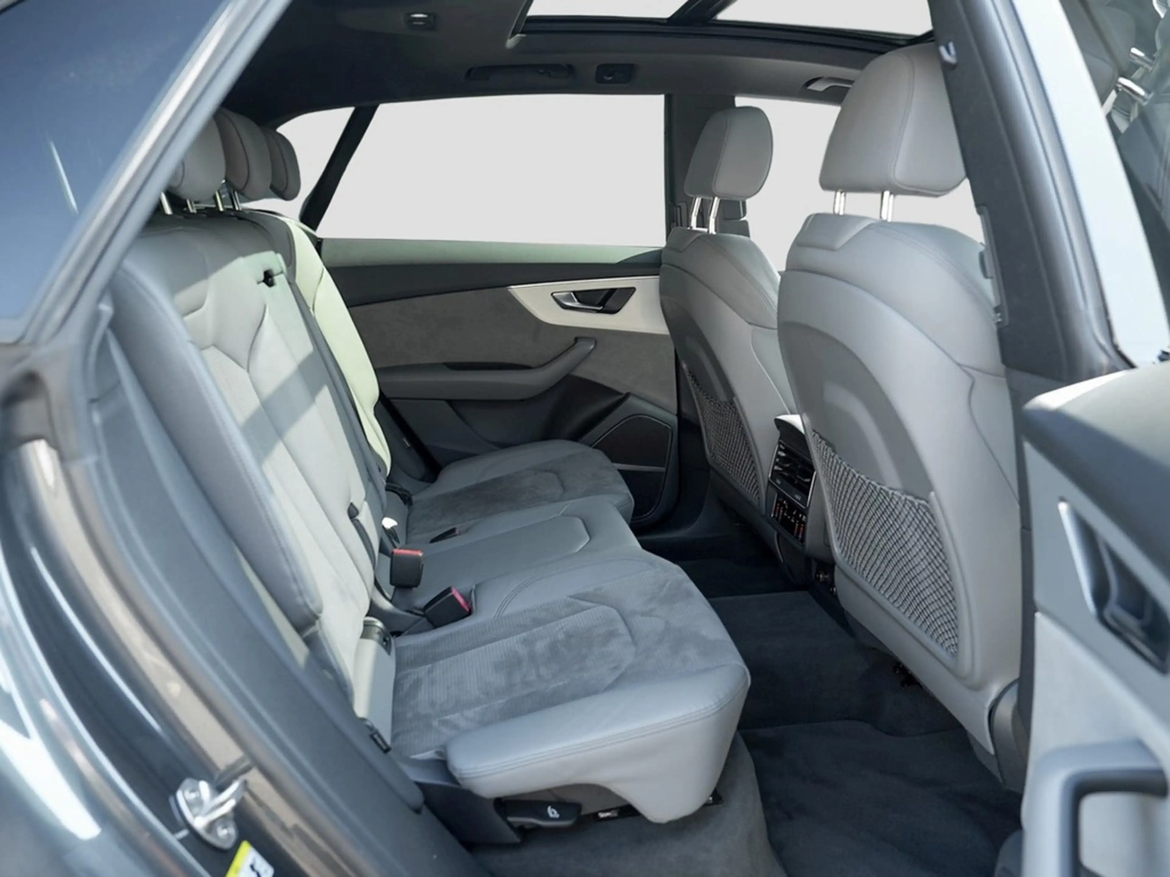 Audi SQ8 4.0 TFSI quattro Matrix Pano ACC 360° StandH — photo 12
