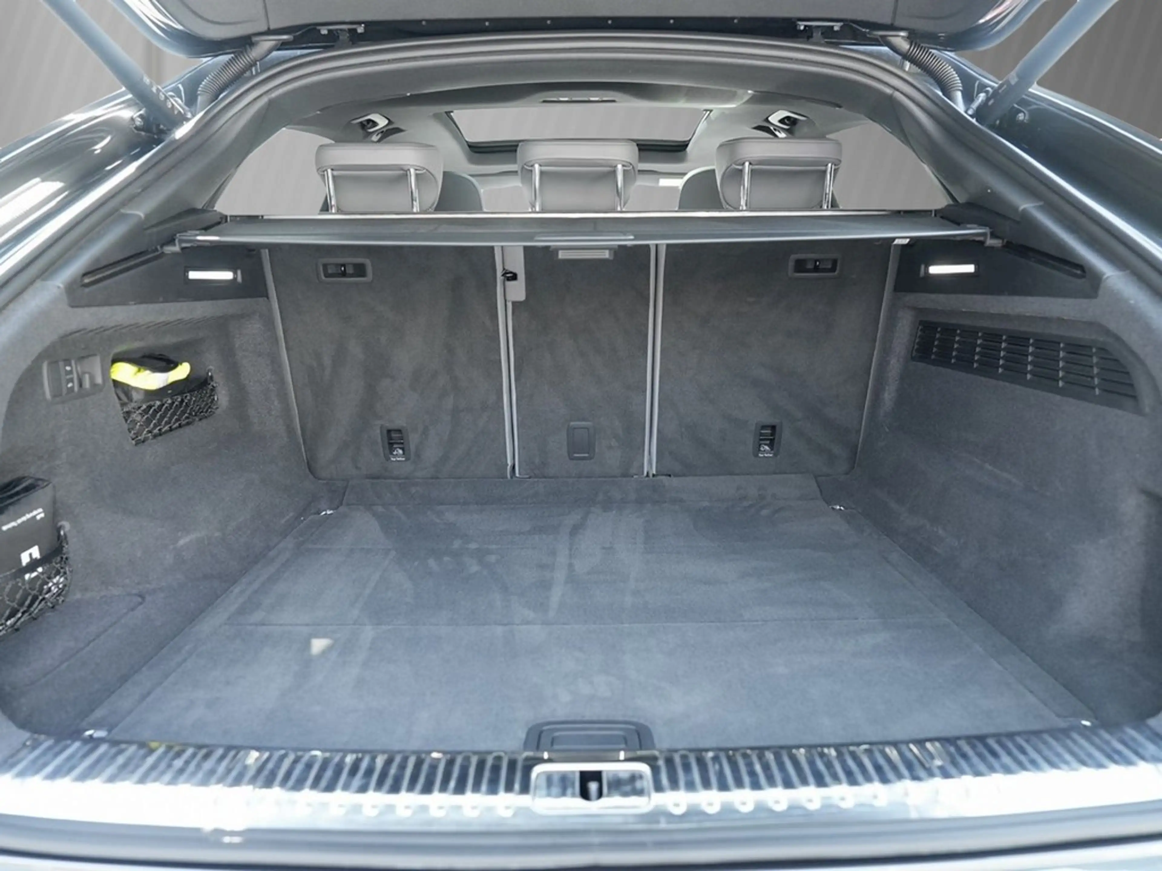 Audi SQ8 4.0 TFSI quattro Matrix Pano ACC 360° StandH — photo 8