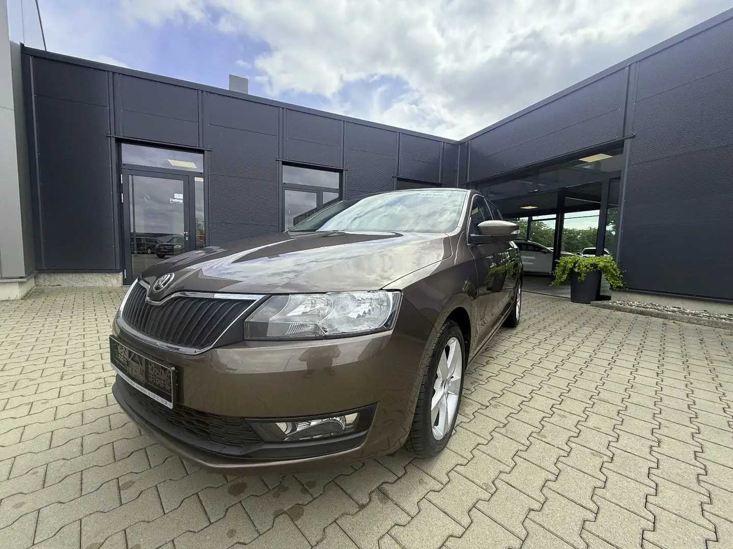 Skoda Rapid/Spaceback Spaceback 1.0 TSi Cool Edition Brun - 1