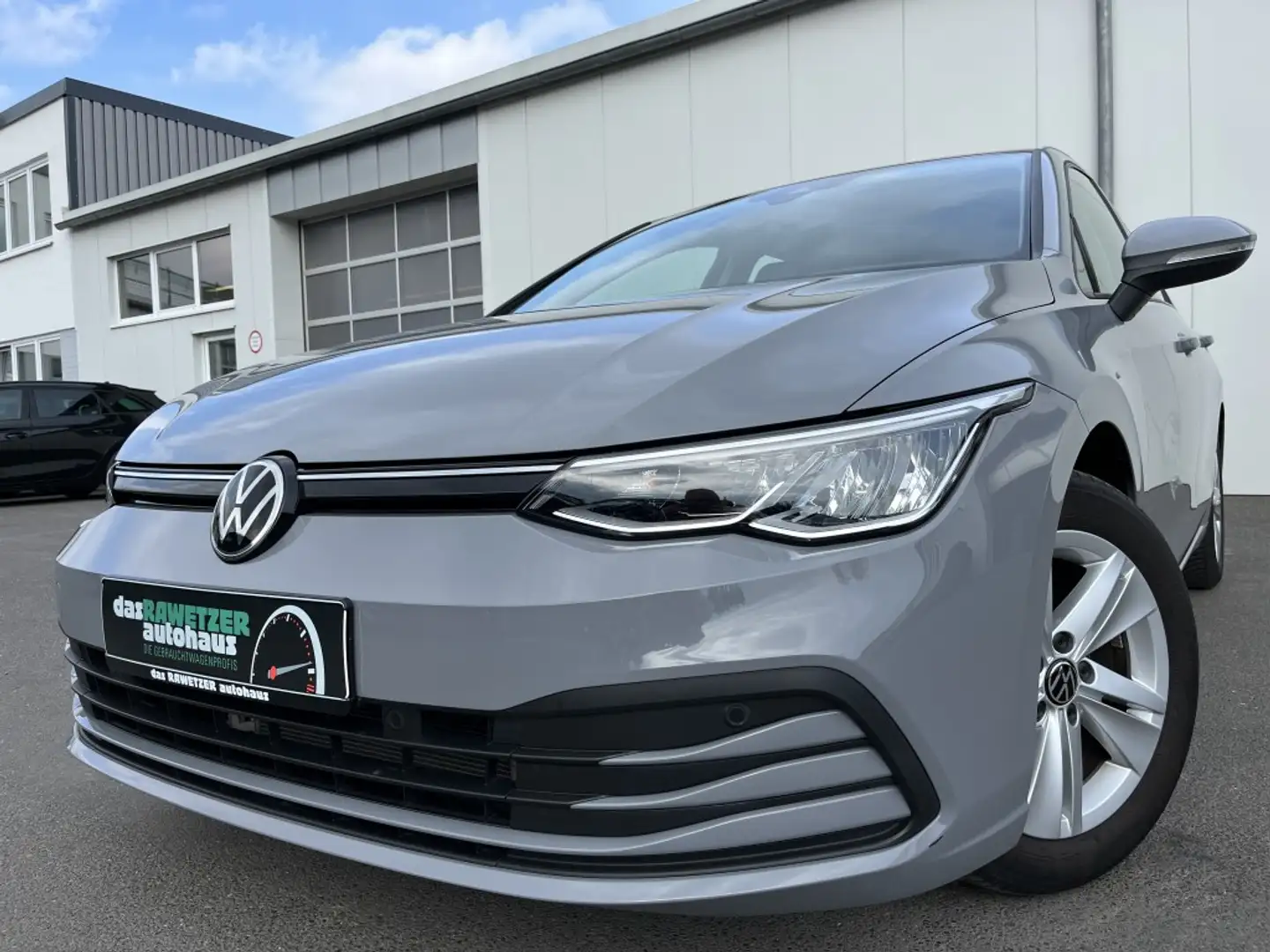 Volkswagen Golf 1.5 TSI Life 112€ m. 20% Anzahlung AHK Digital C Grau - 1