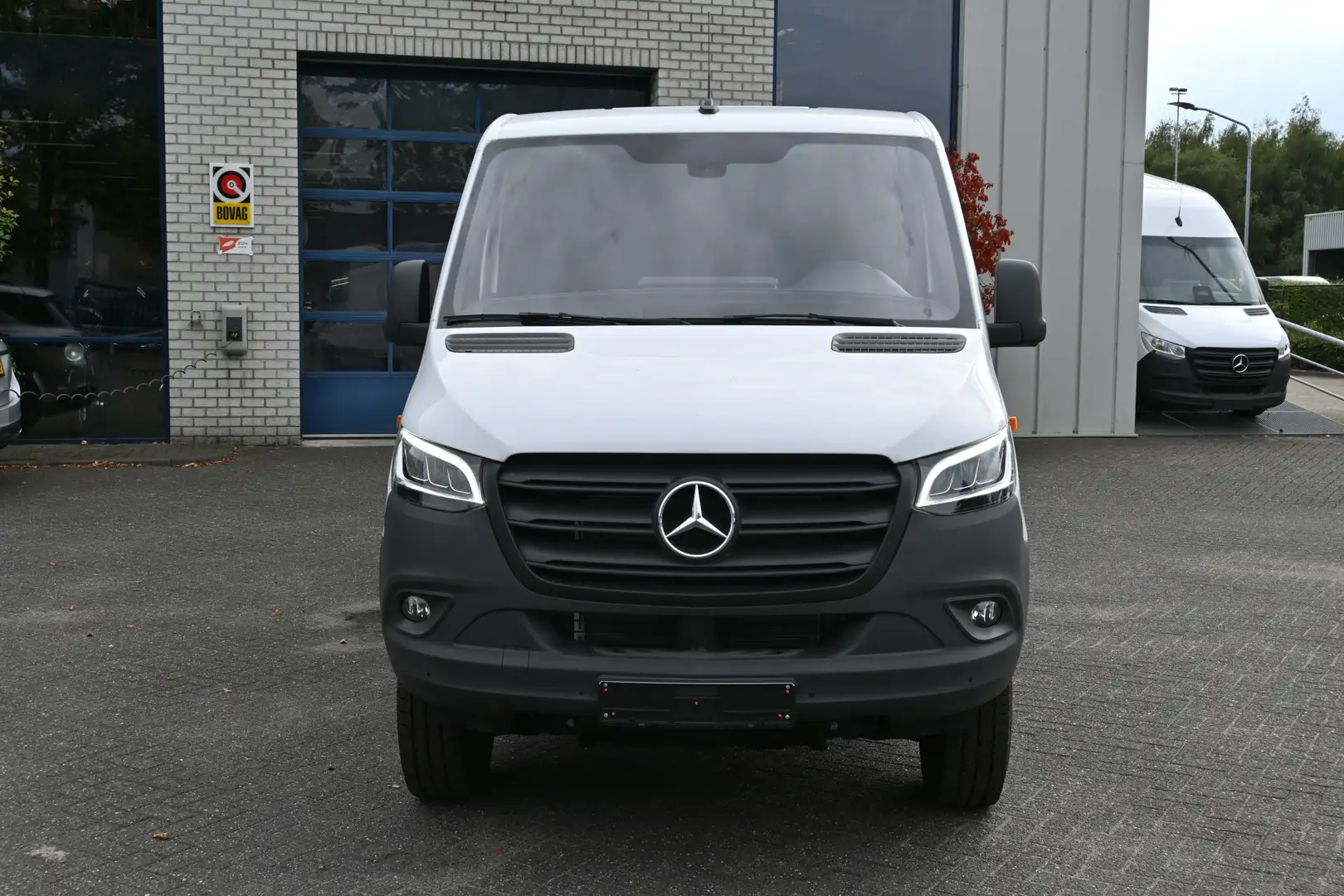Mercedes-Benz Sprinter 319 CDI L2H1 4x4 LED, Trekhaak, MBUX met camera en Weiß - 2