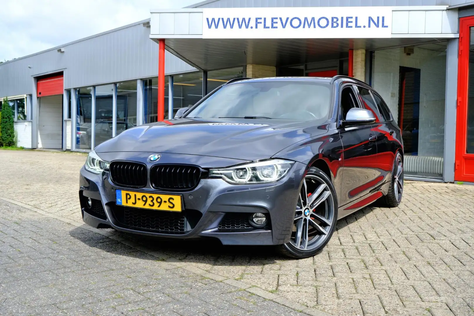 BMW 318 3-serie Touring 318d M Sport High Executive Aut. L Grijs - 1