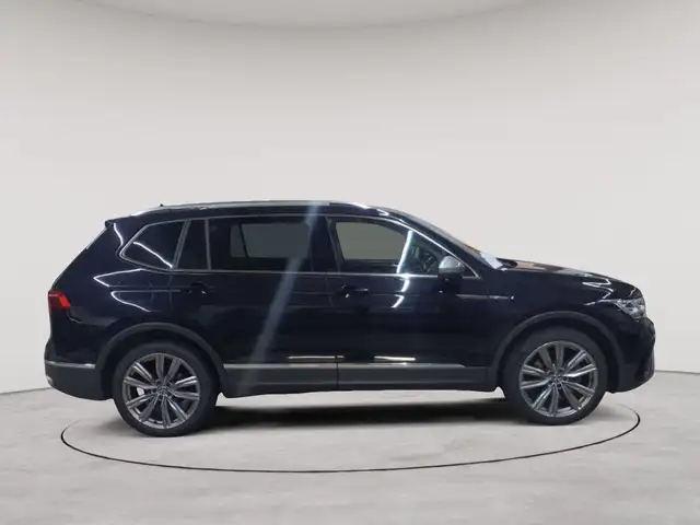 Volkswagen Tiguan view 3
