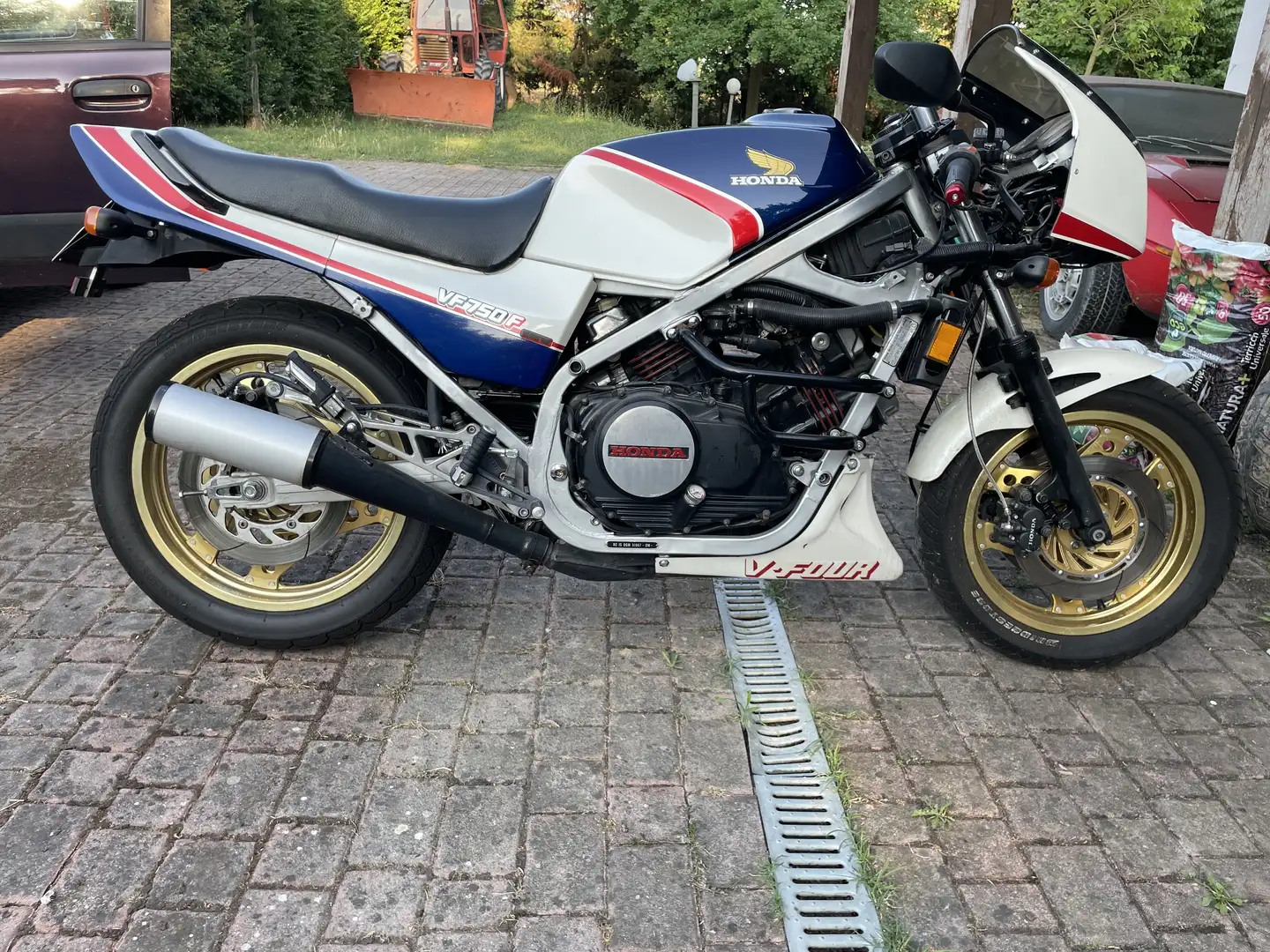 Honda VF 750 VF750 F - 1