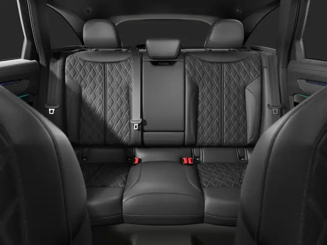 Audi A6 view 11