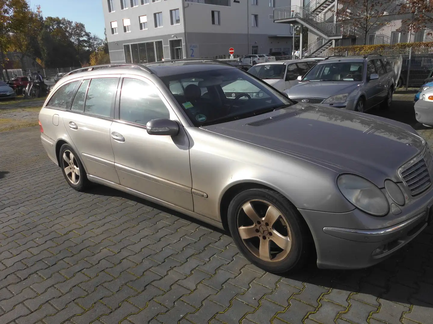 Mercedes-Benz E 240 Kombi in Silber gebraucht in Cottbus für € 1.999,-