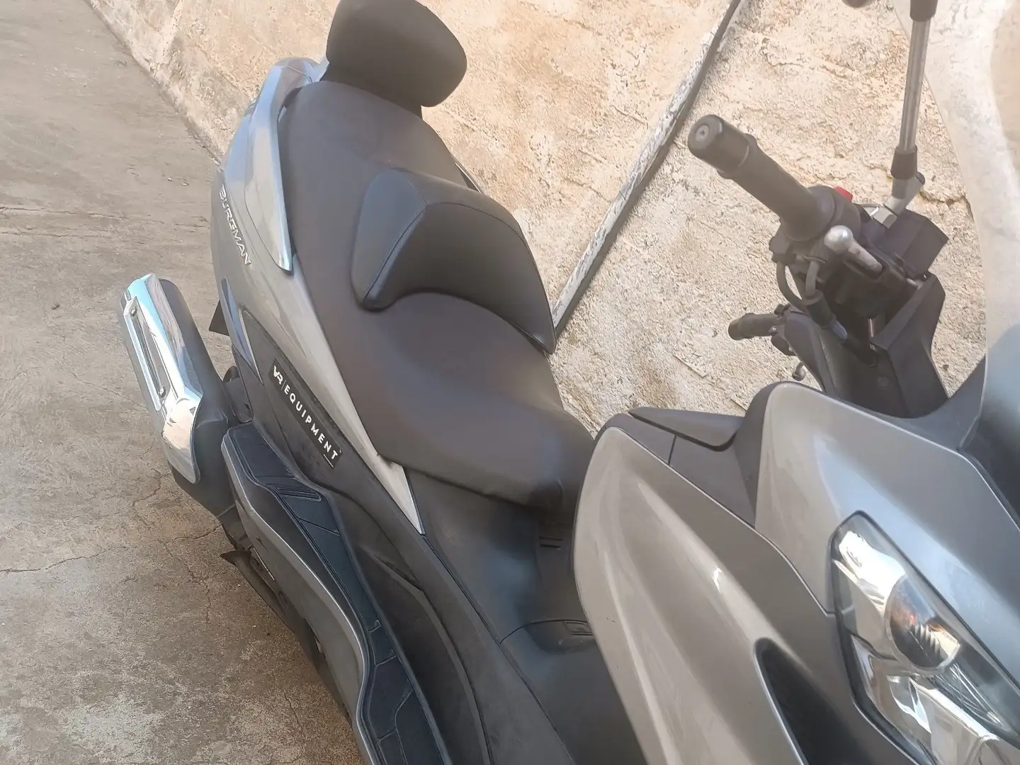 Suzuki Burgman 400 Stříbrná - 2