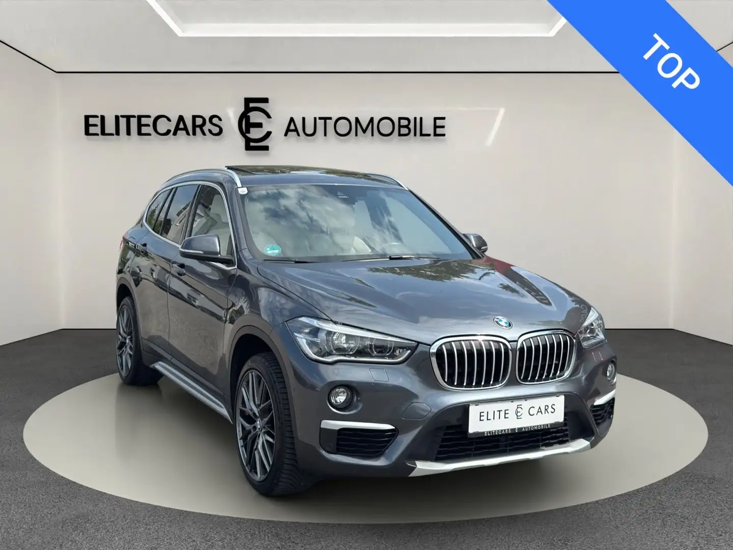 BMW X1 20D / X DRIVE ALLRAD / M PAKET / PANORAMADACH / R Grijs - 1