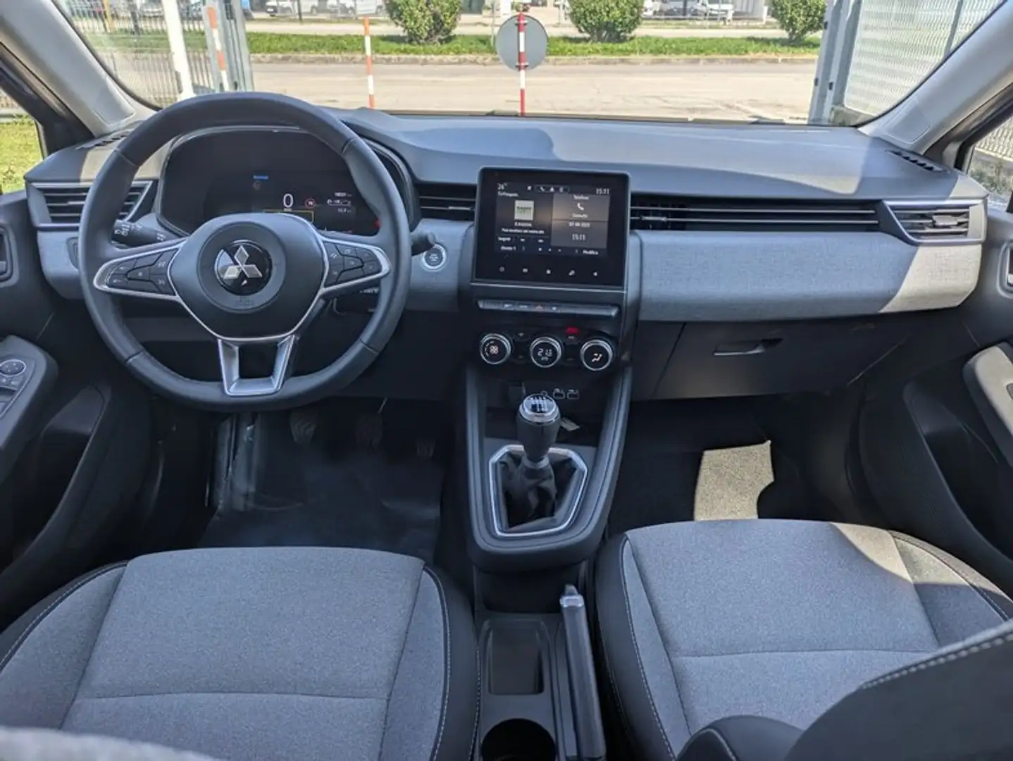 Mitsubishi Colt 1.0 turbo Invite GPL Gris - 1