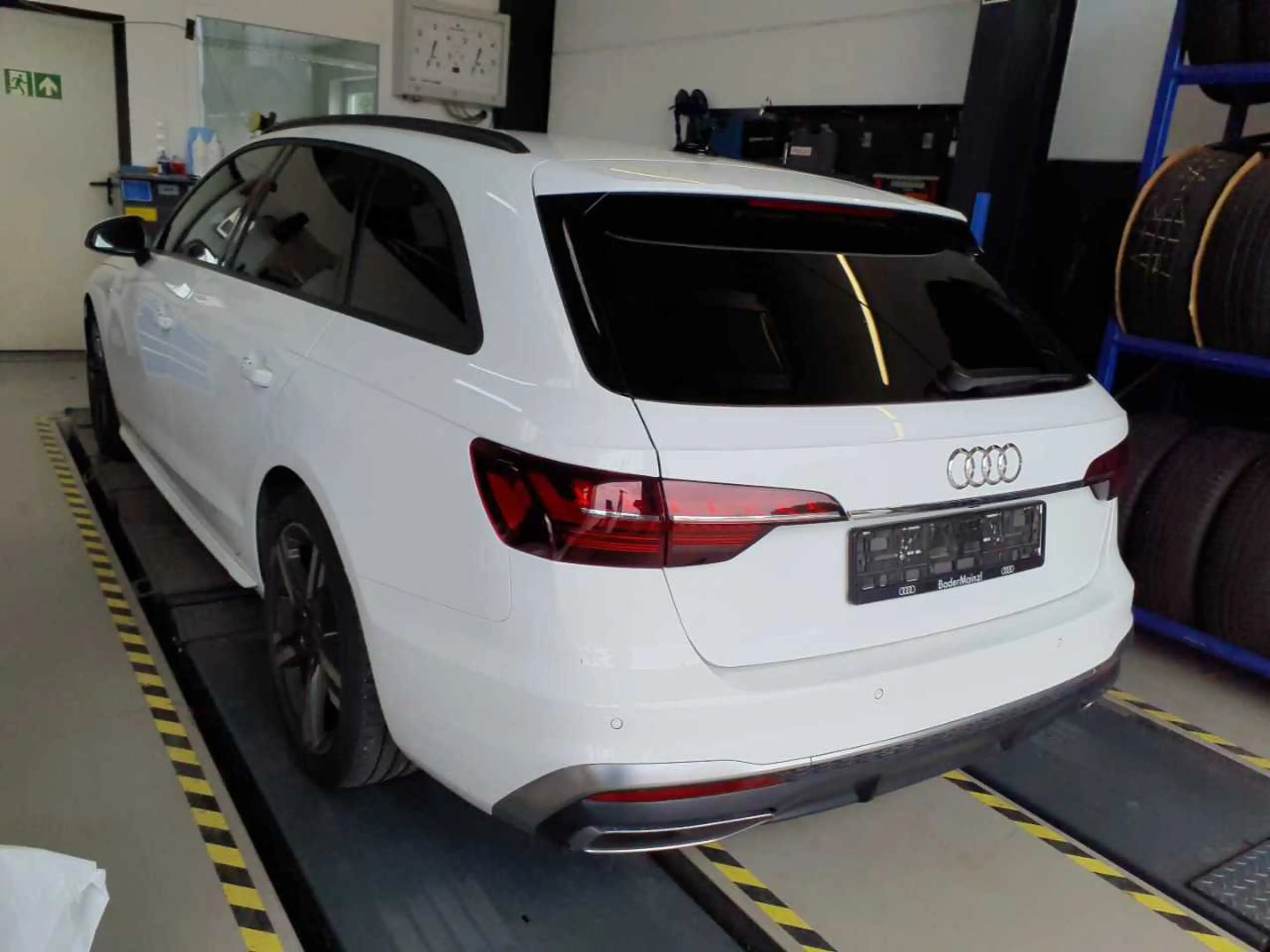 Audi A4 Avant 40 TFSI S line Head up. RFK Matrix — photo 4