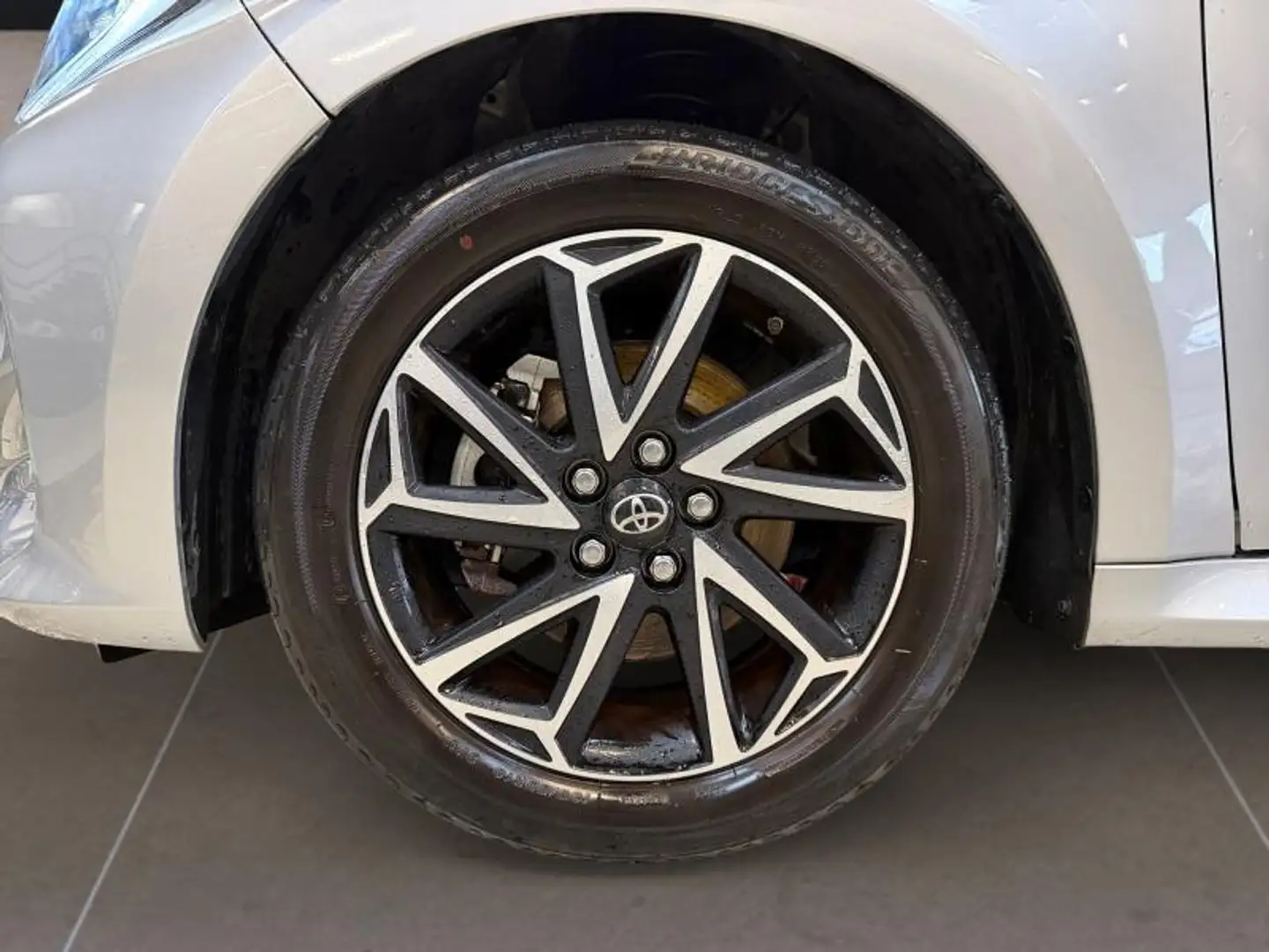 Toyota Yaris Iconic Grijs - 2