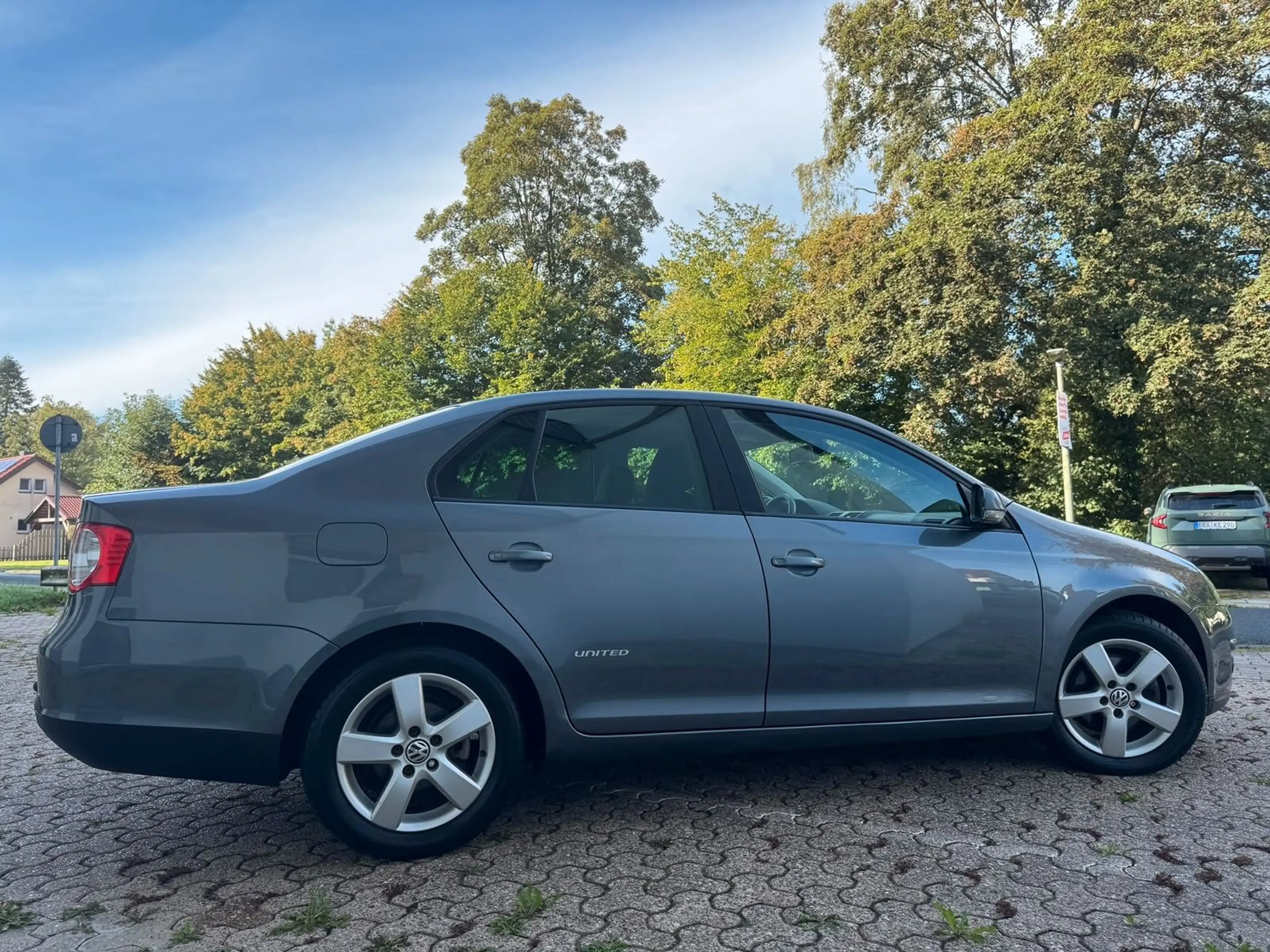Volkswagen Jetta 1.4 TSI United 1.Hand AHK Navi MFL PDC — photo 7
