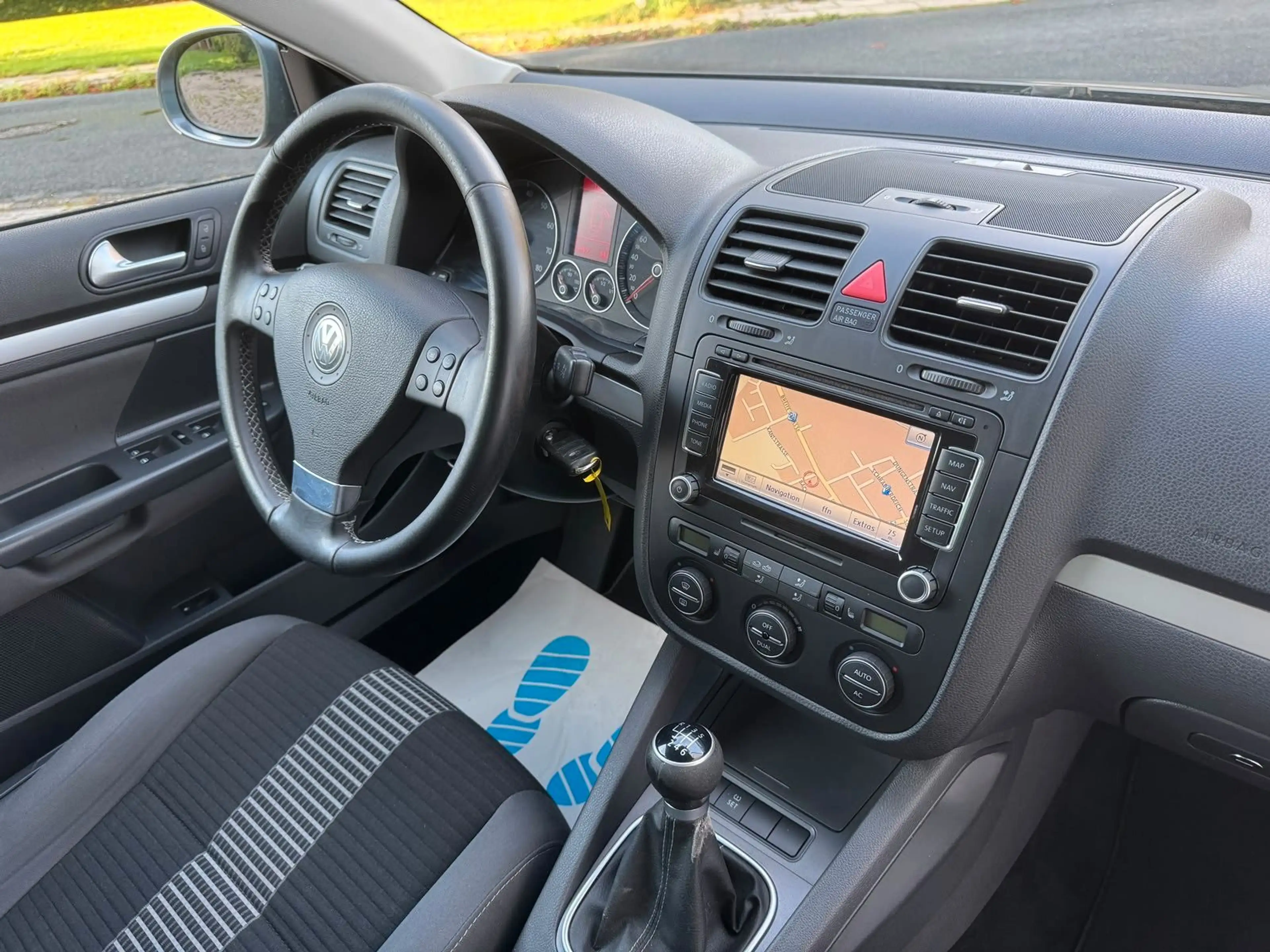 Volkswagen Jetta 1.4 TSI United 1.Hand AHK Navi MFL PDC — photo 15