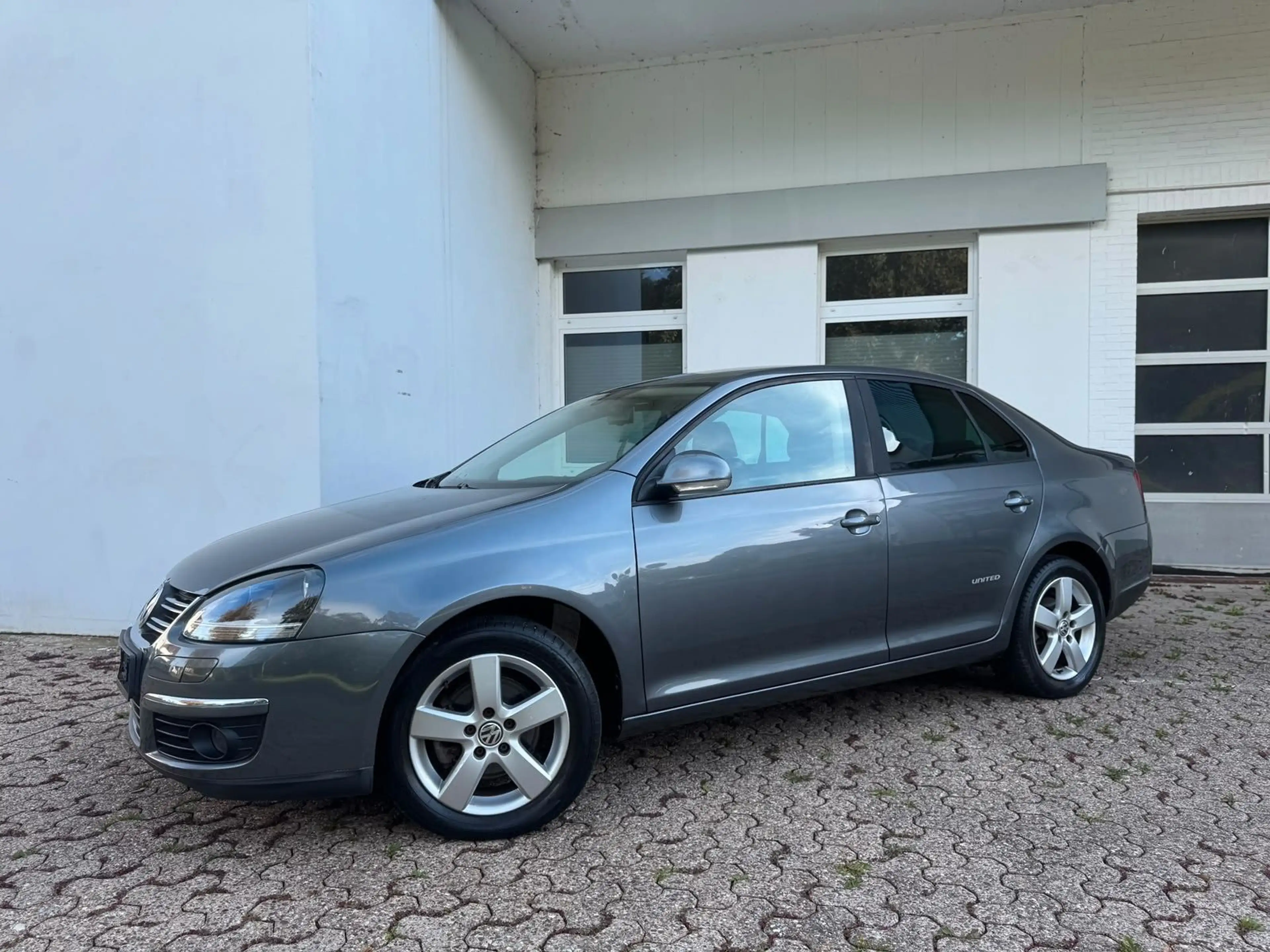 Volkswagen Jetta 1.4 TSI United 1.Hand AHK Navi MFL PDC — photo 2