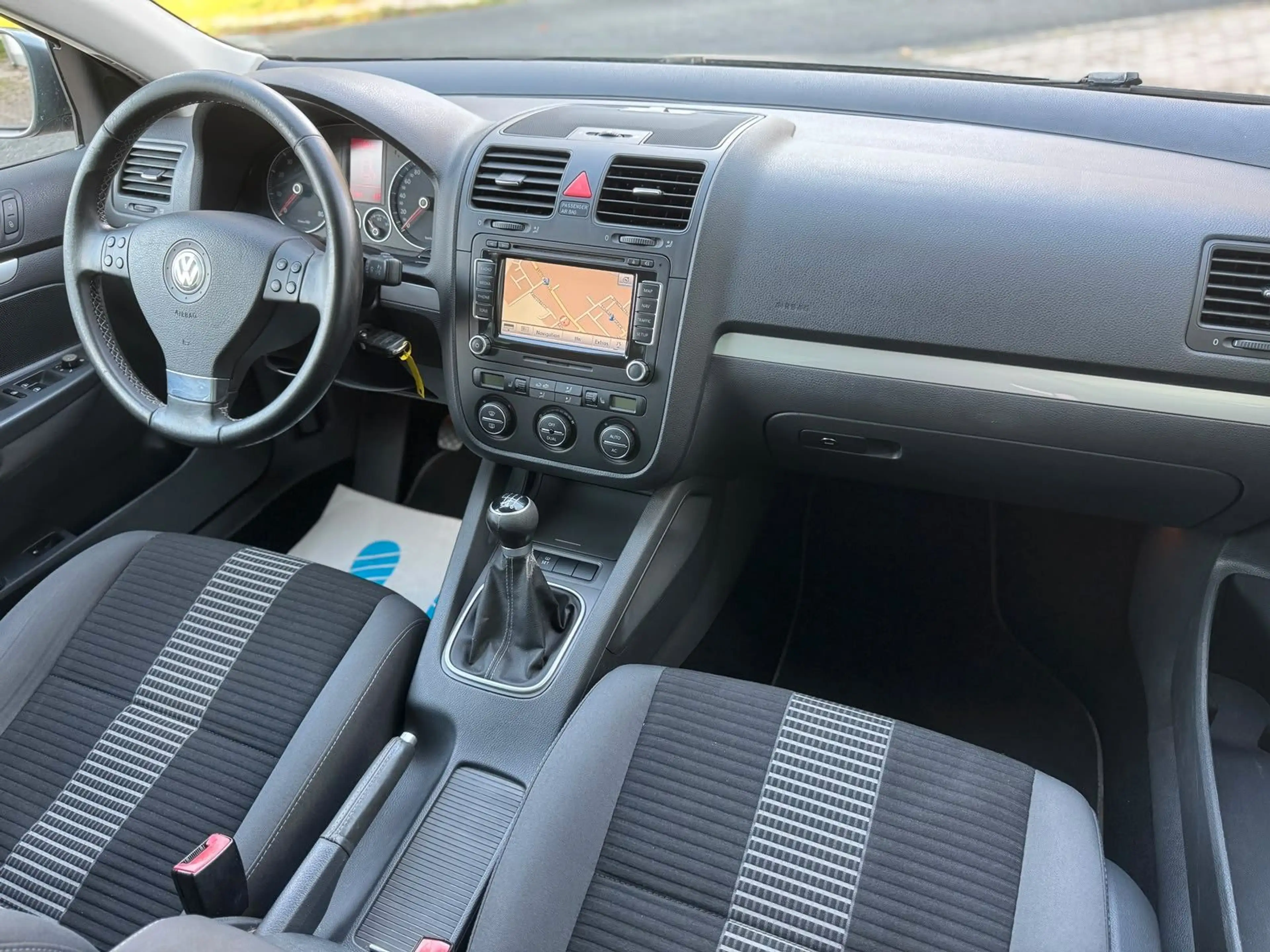Volkswagen Jetta 1.4 TSI United 1.Hand AHK Navi MFL PDC — photo 11