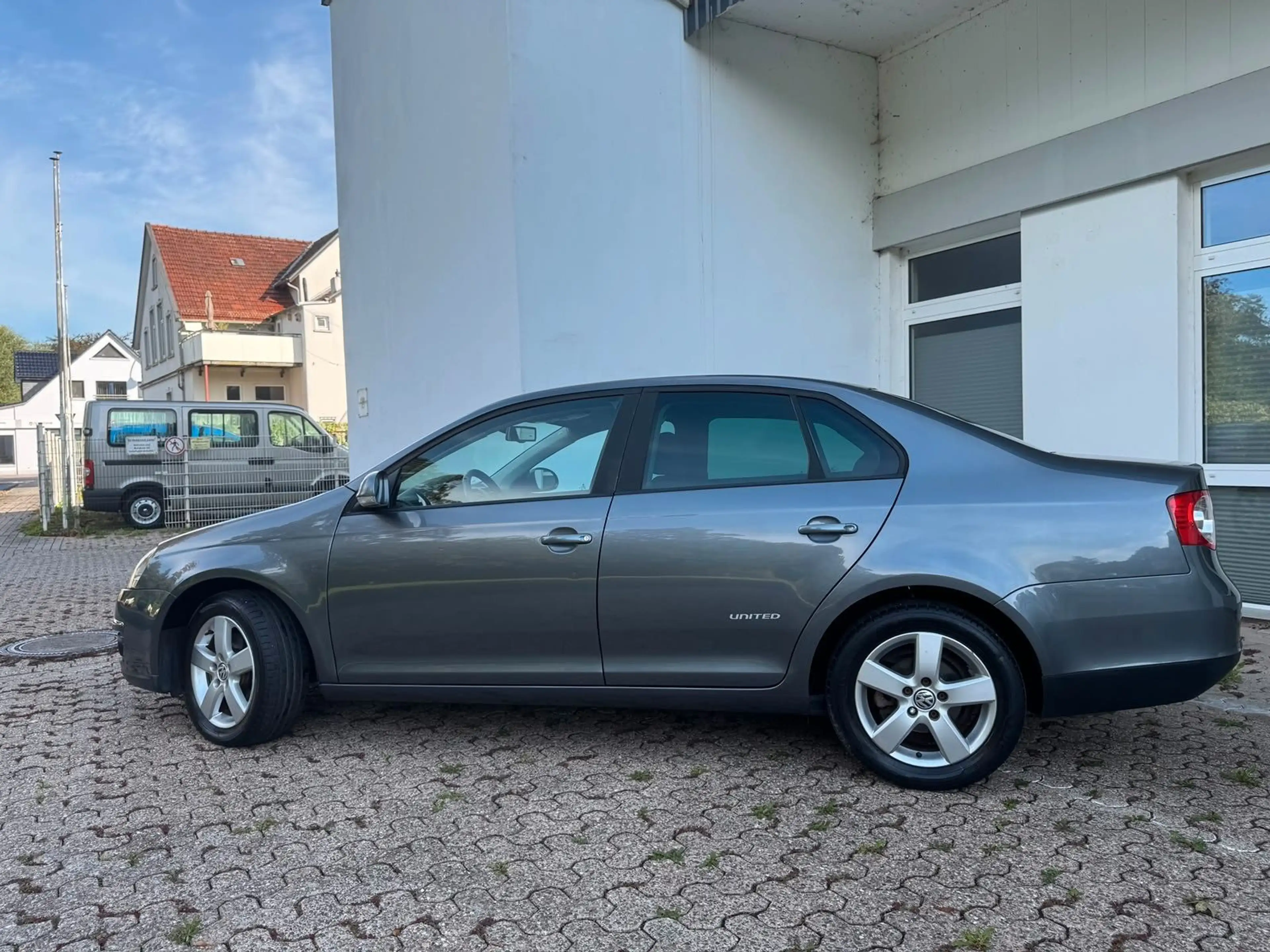 Volkswagen Jetta 1.4 TSI United 1.Hand AHK Navi MFL PDC — photo 3