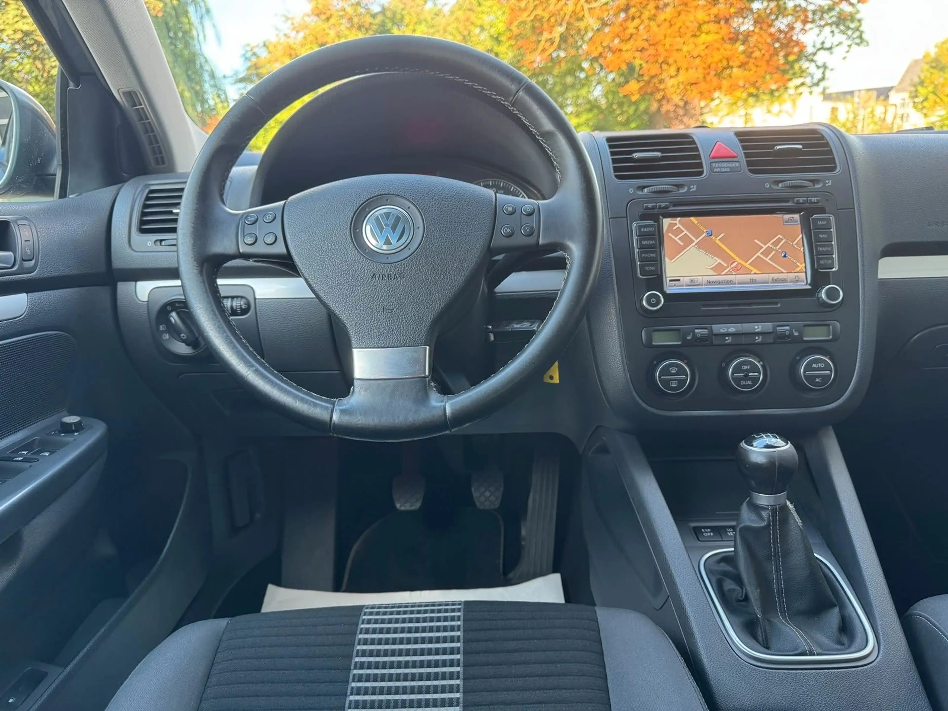 Volkswagen Jetta 1.4 TSI United 1.Hand AHK Navi MFL PDC — photo 14