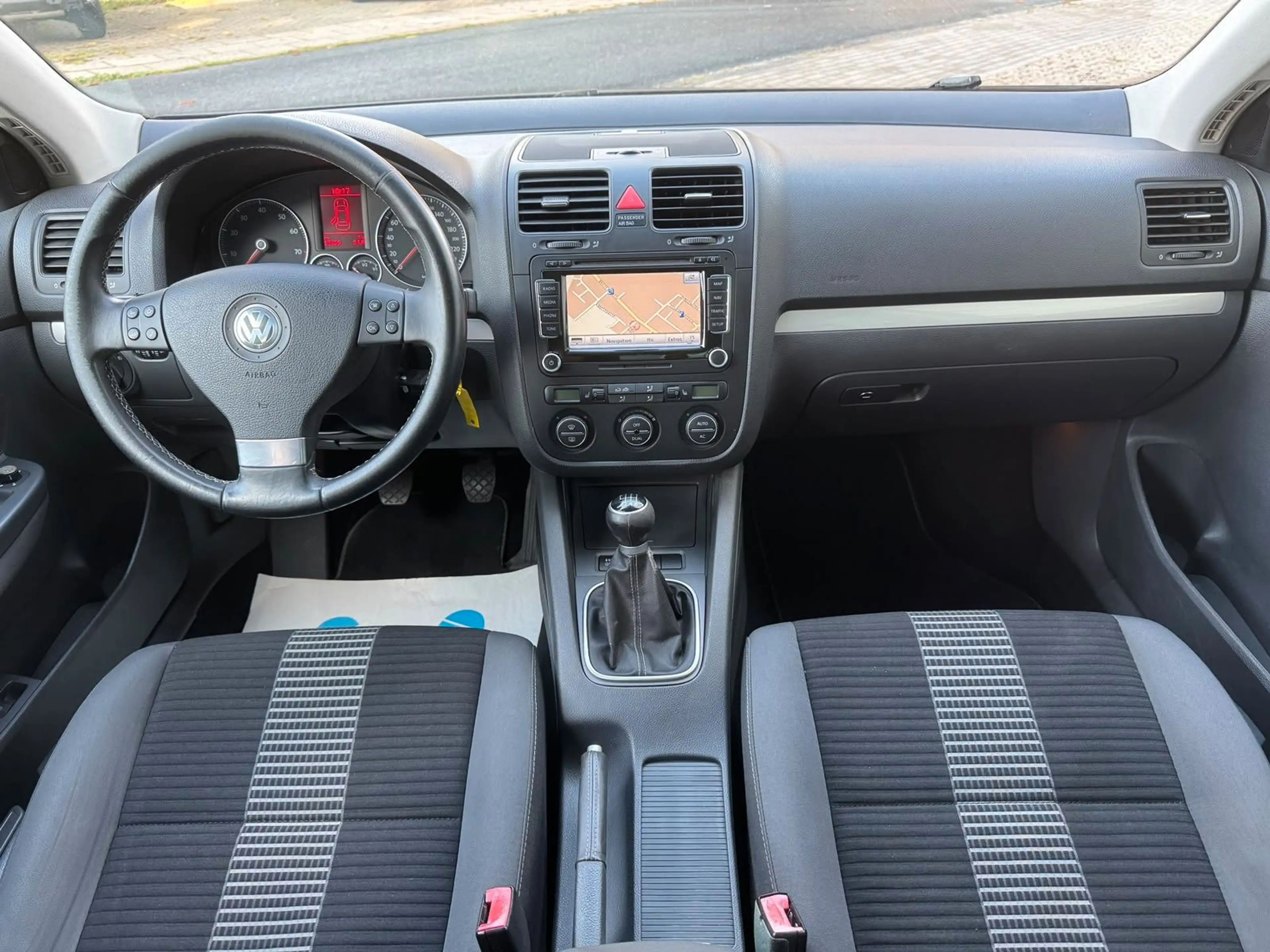 Volkswagen Jetta 1.4 TSI United 1.Hand AHK Navi MFL PDC — photo 12