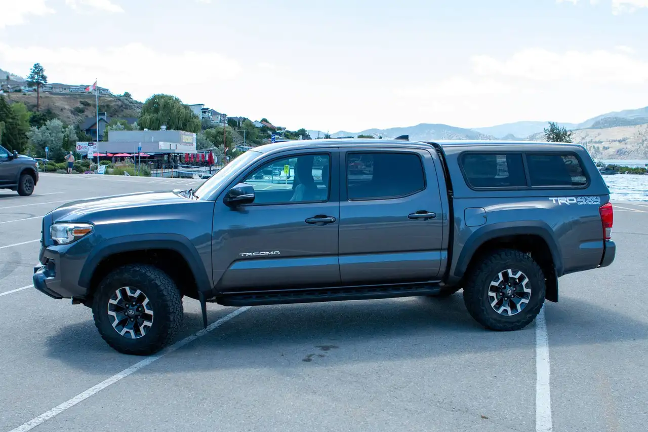 Toyota Tacoma снимка Toyota Tacoma