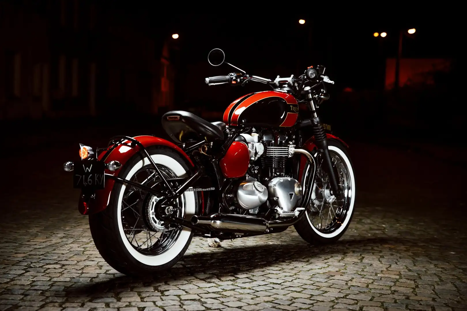 Triumph Bonneville Bobber Rouge - 2