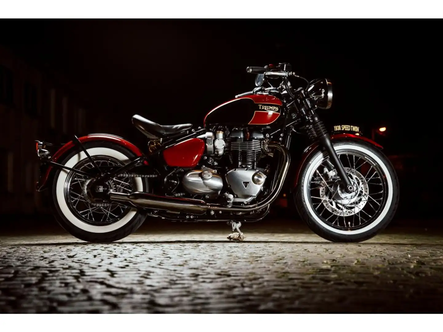 Triumph Bonneville Bobber Rouge - 1