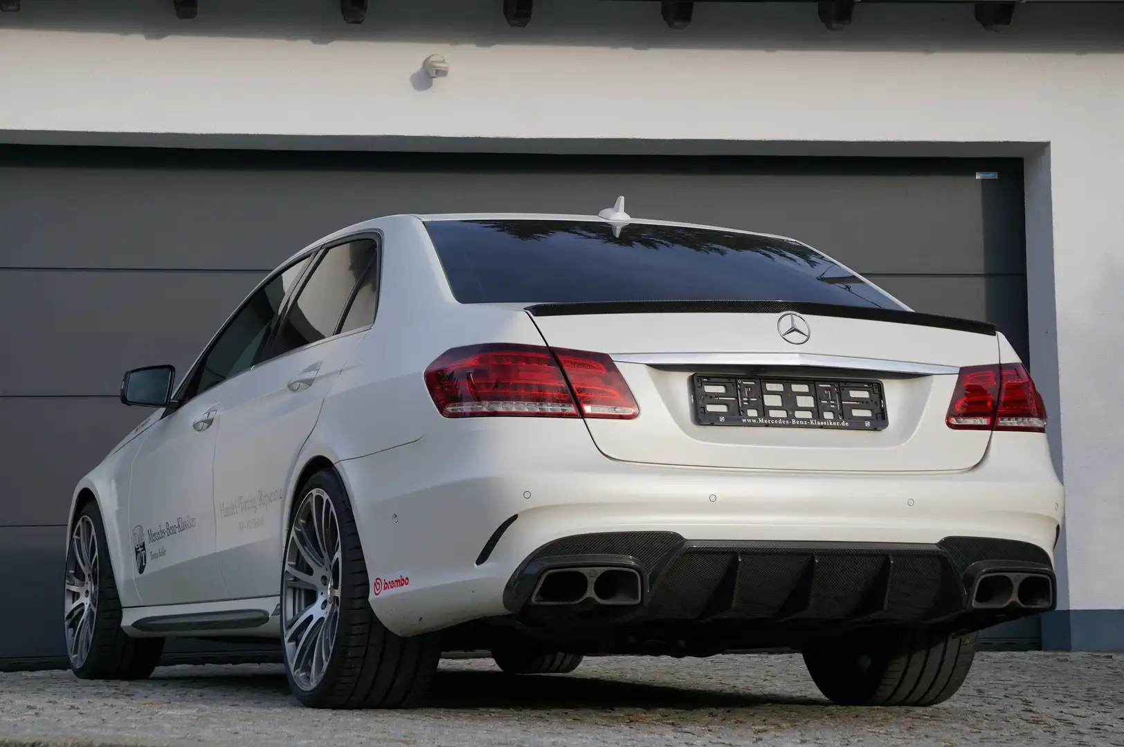 Mercedes-Benz E 63 AMG W212 E63s von BRABUS - sehr starkes Einzelstück Білий - 1