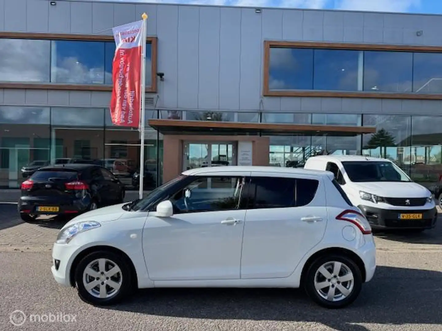 Suzuki Swift 1.2 Exclusive 5 deurs , Airco Climate controle , B Wit - 2