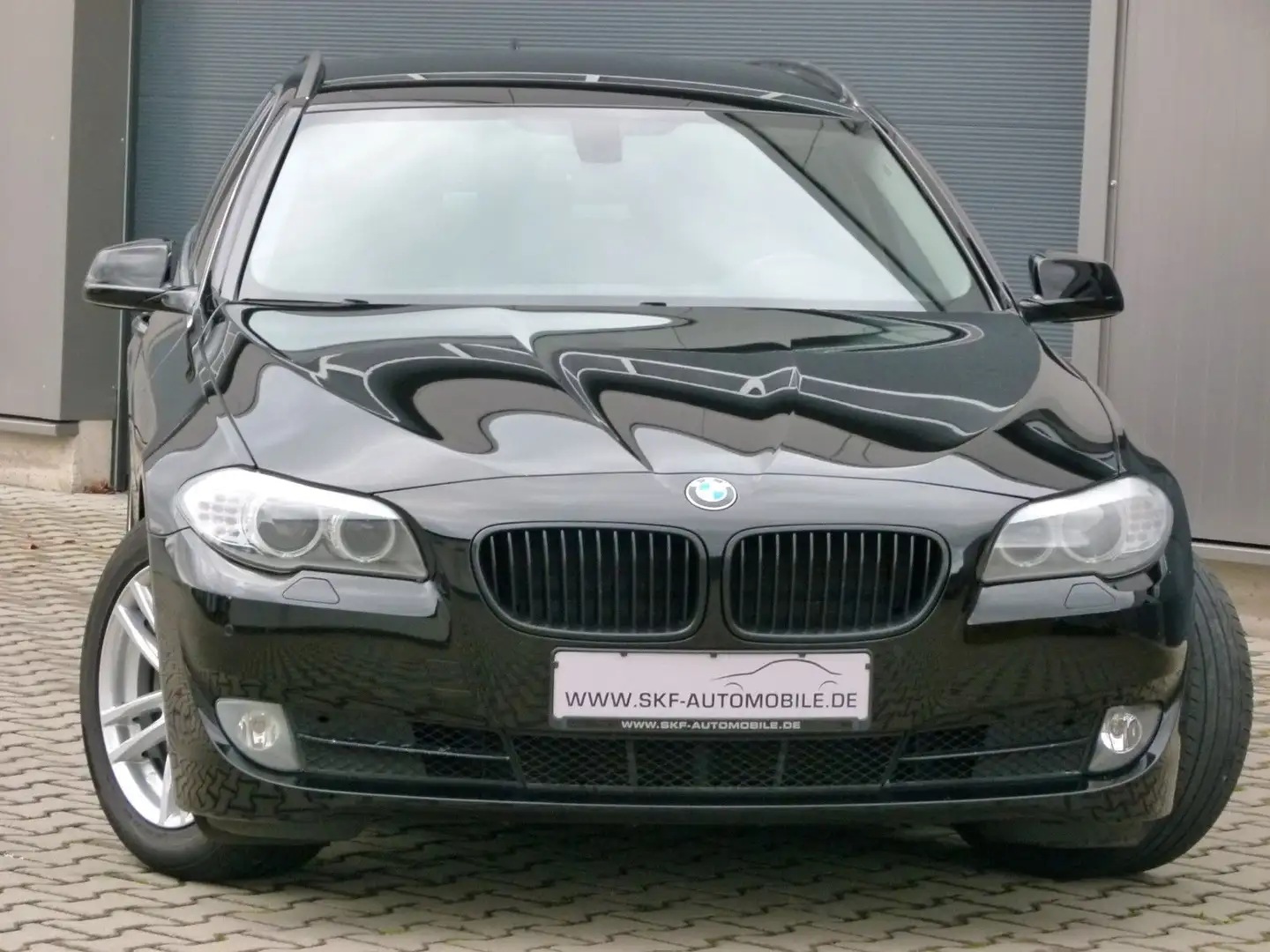 BMW 520 Touring 520d HeadUp Leder Navi AHK Xenon STHZG Schwarz - 2