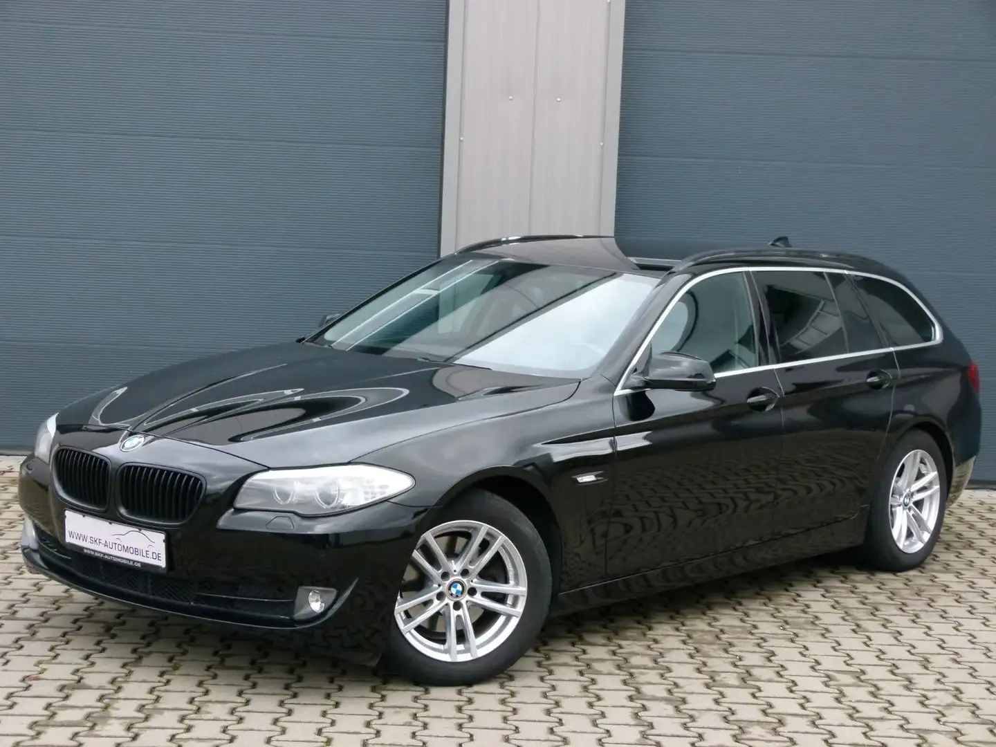 BMW 520 Touring 520d HeadUp Leder Navi AHK Xenon STHZG Schwarz - 1