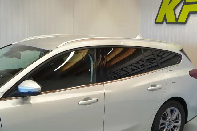 Ford Focus view 12