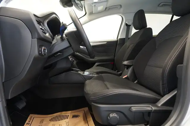 Ford Focus view 15