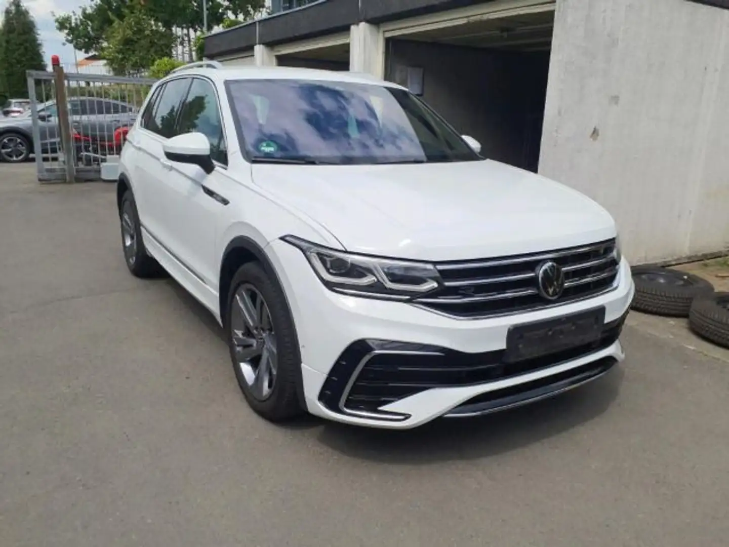 Volkswagen Tiguan 2.0 TDI DSG R-LINE MATRIX VIRTUAL L19 AHK Weiß - 2