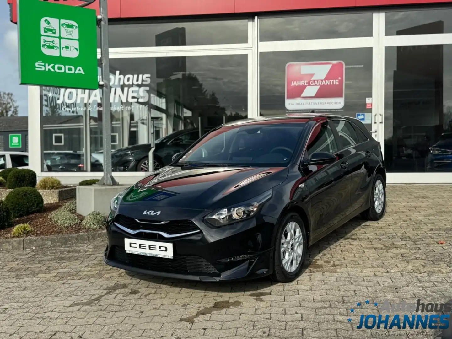 Kia Ceed / cee'd 1.5 T-GDI Vision DCT7 Komfort+ Klima Navi Zwart - 1