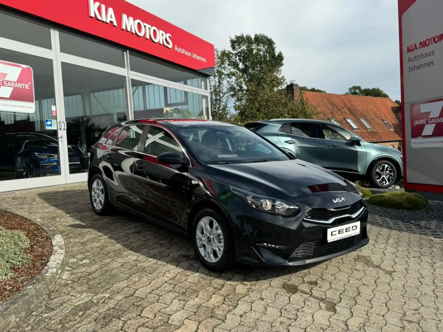 Kia Ceed / cee'd 1.5 T-GDI Vision DCT7 Komfort+ Klima Navi Zwart - 2