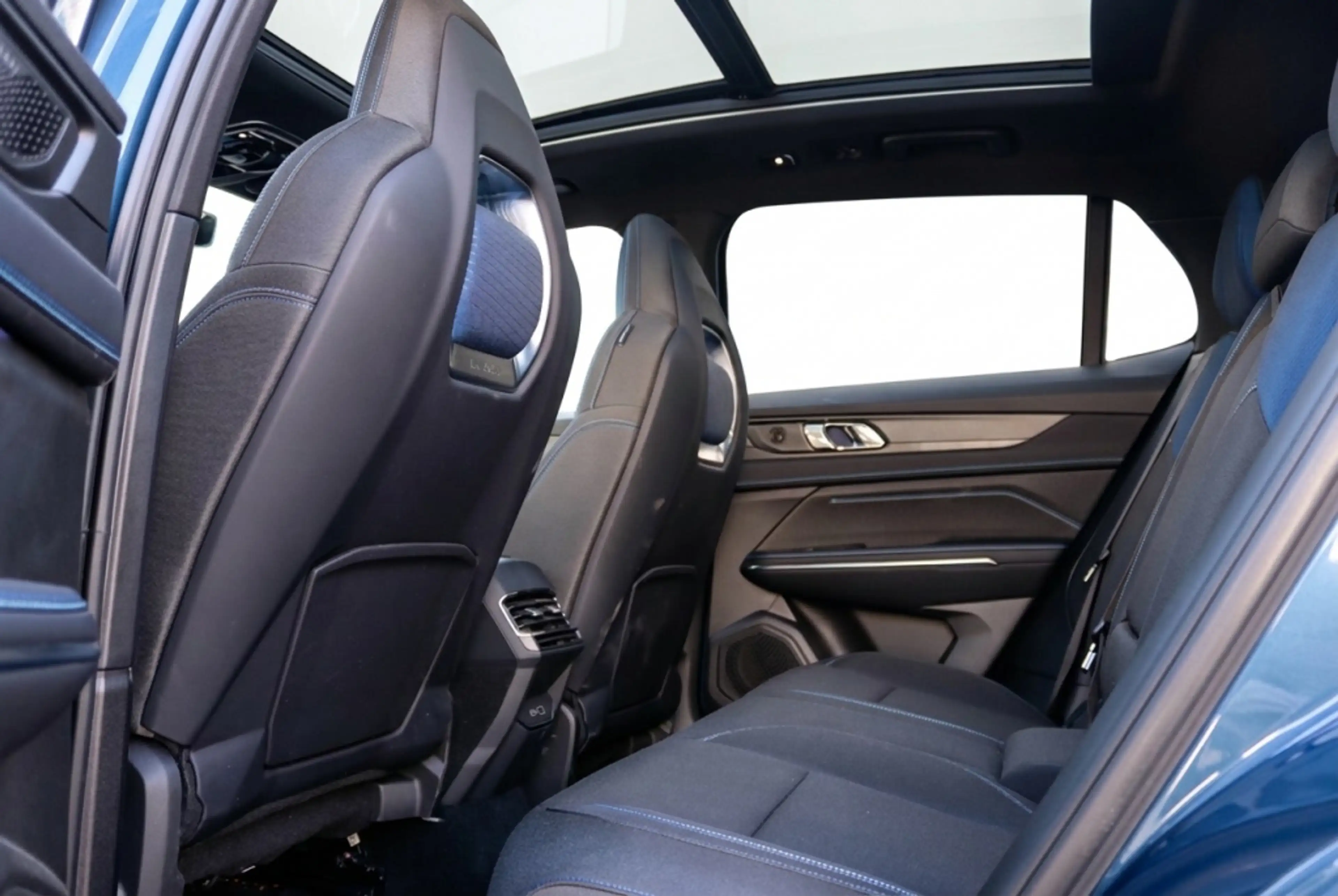 Lynk & Co 01 1.5 PHEV 262PK Stuurverwarming | Pano | Zwarte hem — photo 12