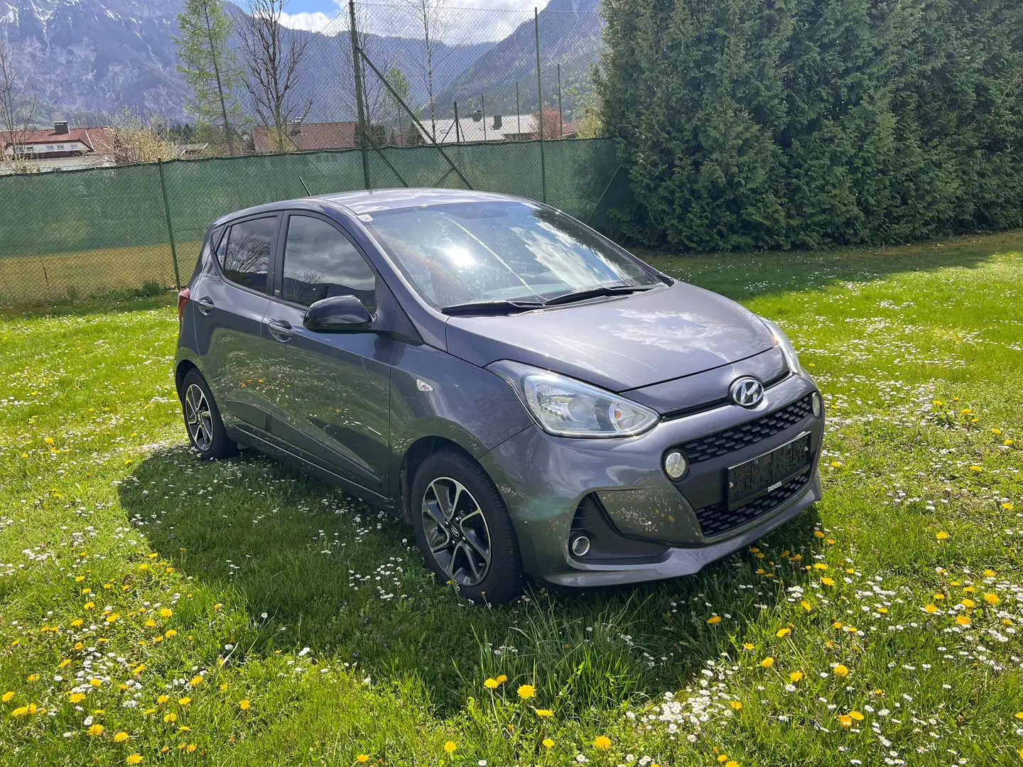 Hyundai i10 GO Grau - 1