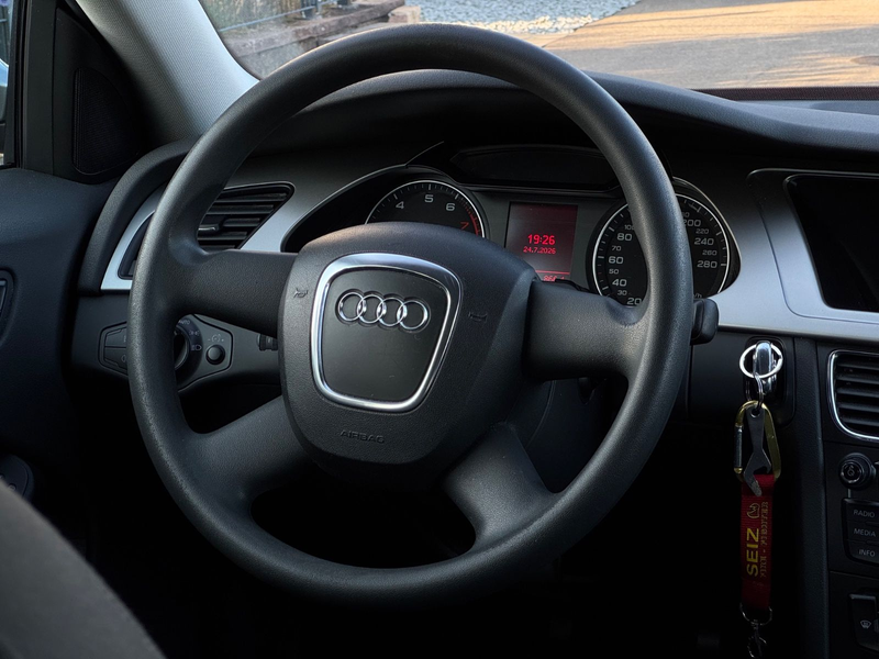 Audi A4 Lim. Attraction*1.HAND*LIMO*WENIG KM *AHK — photo 9