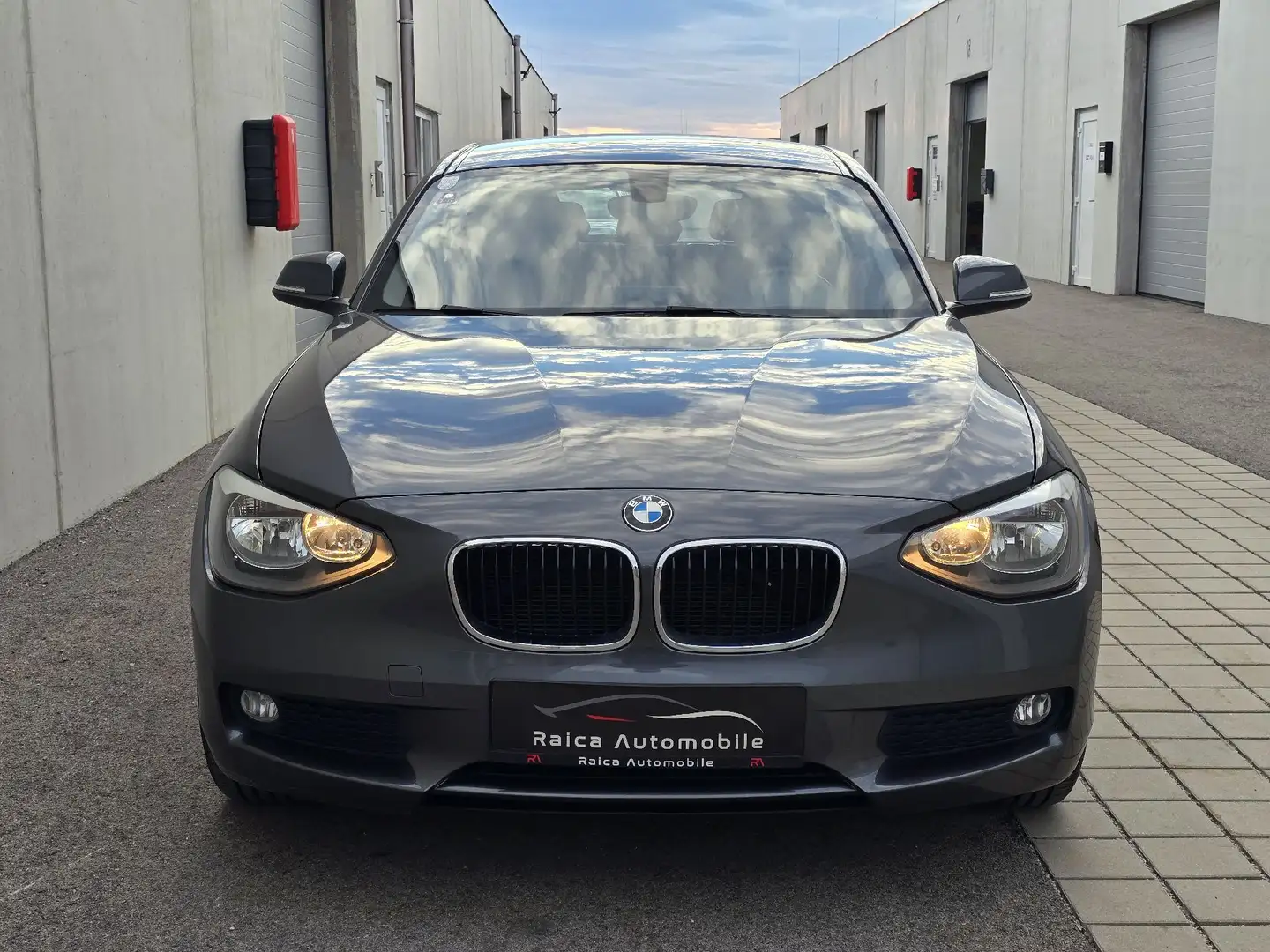 BMW 116 **Keyless-Go *Metallic *PDC *SHZ *SOS *Klima Grau - 2