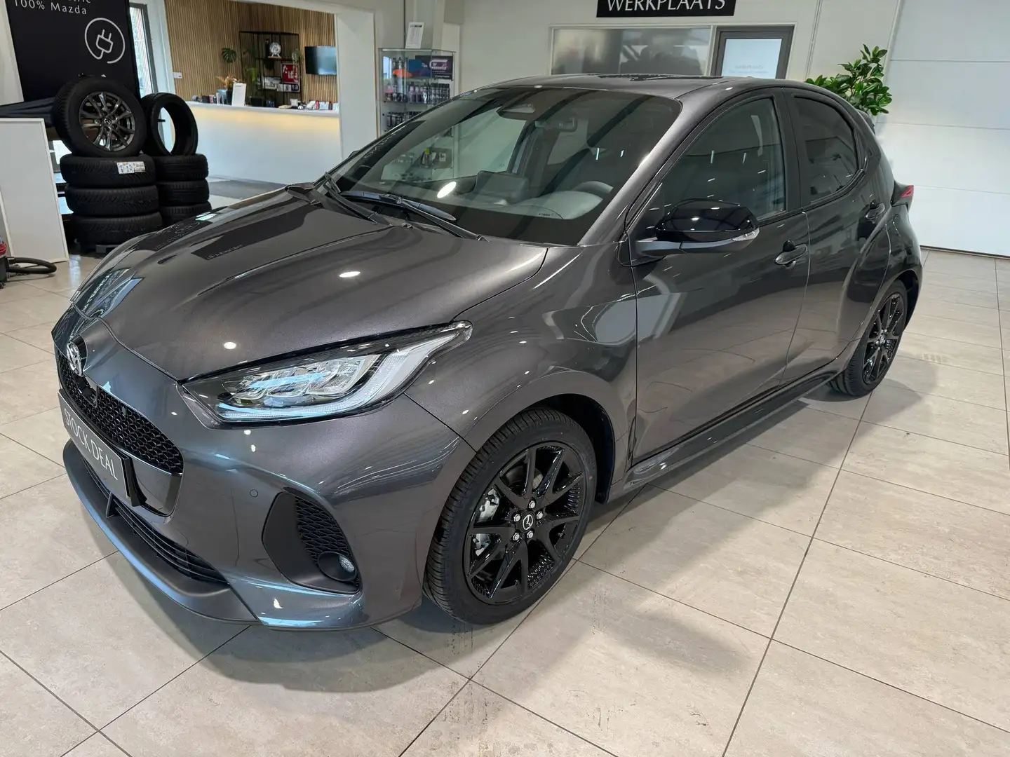 Mazda 2 Hybrid 1.5i VVT-i E-CVT Homura Gris - 1