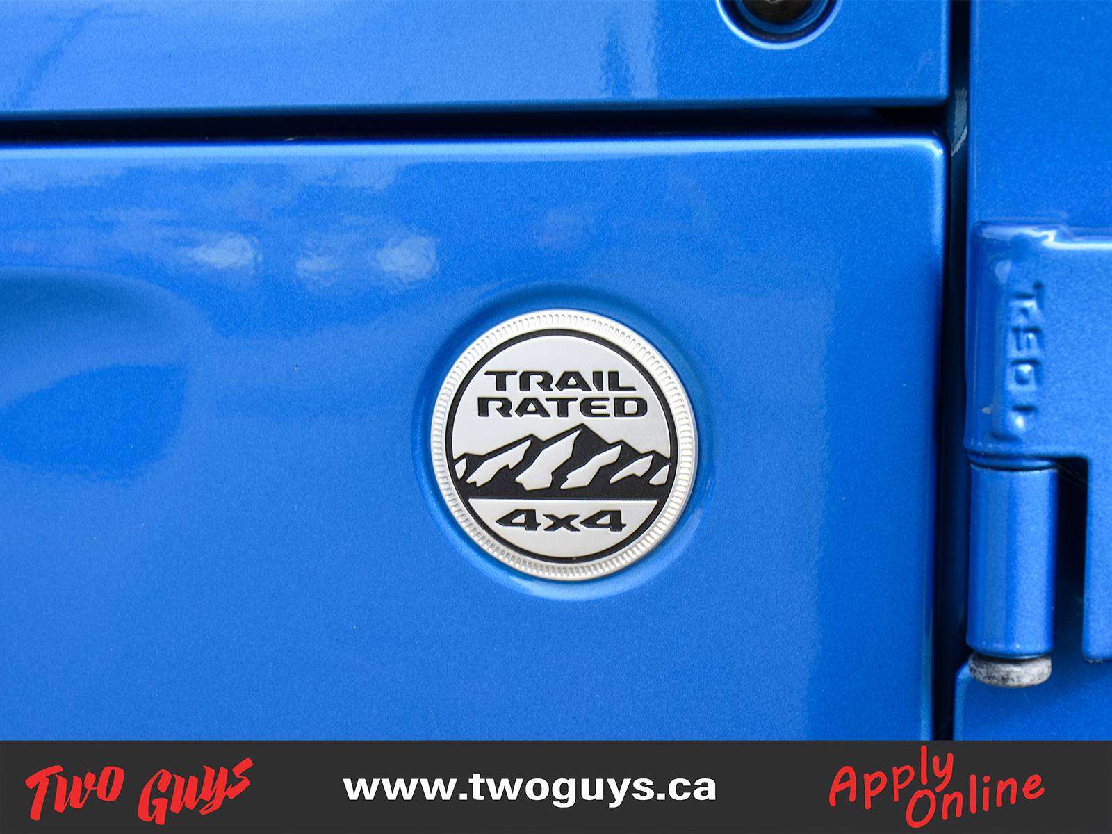 2024 Jeep Wrangler Unlimited Sahara 4x4 Sky One-Touch Power Top Leather photo 4