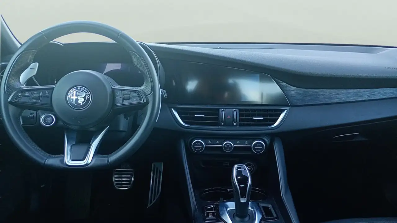 Alfa Romeo Giulia 2023 — фото 10