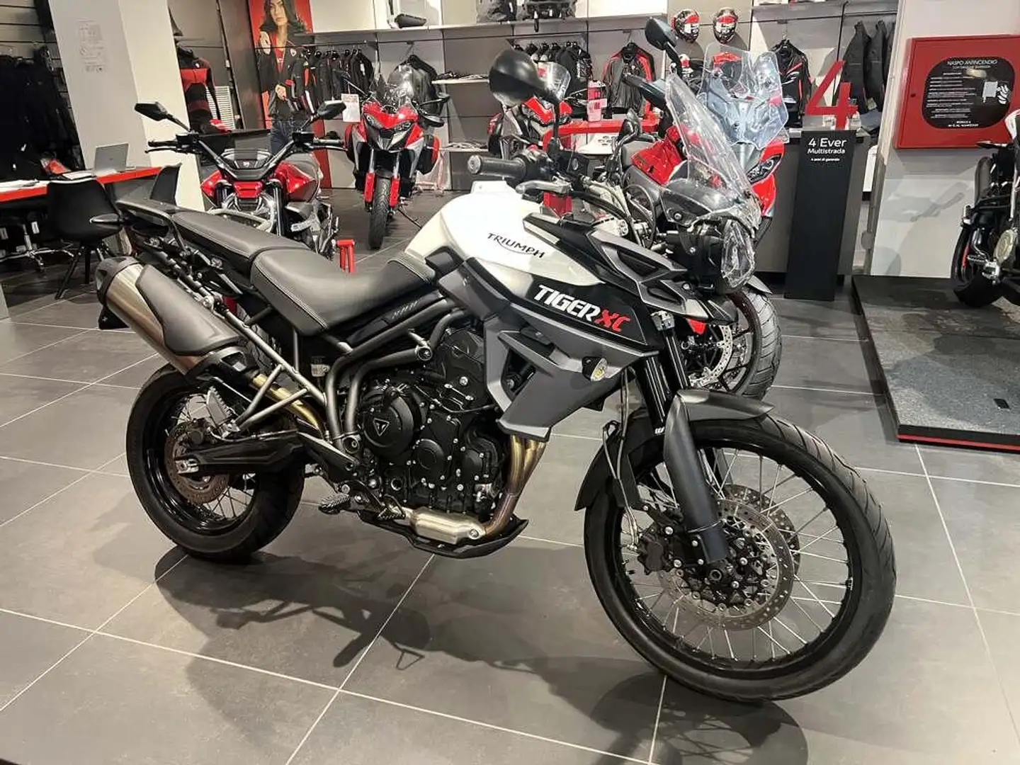 Triumph Tiger 800 XC Abs my15 - 1