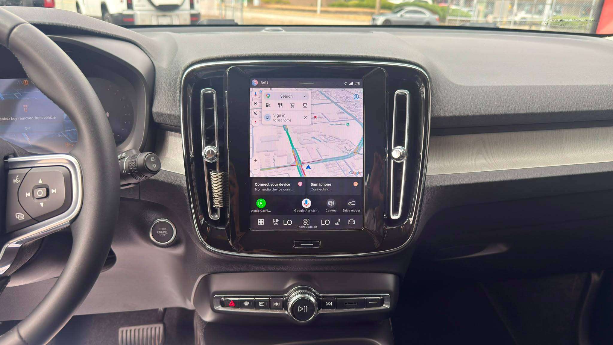 2025 Volvo XC40 — view 11