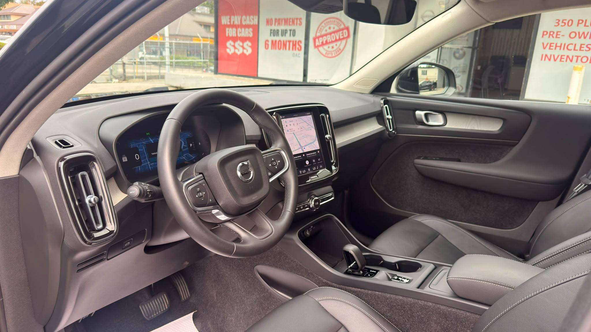 2025 Volvo XC40 — view 9