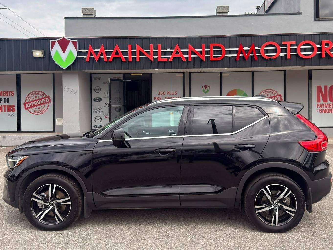 2025 Volvo XC40 — view 8