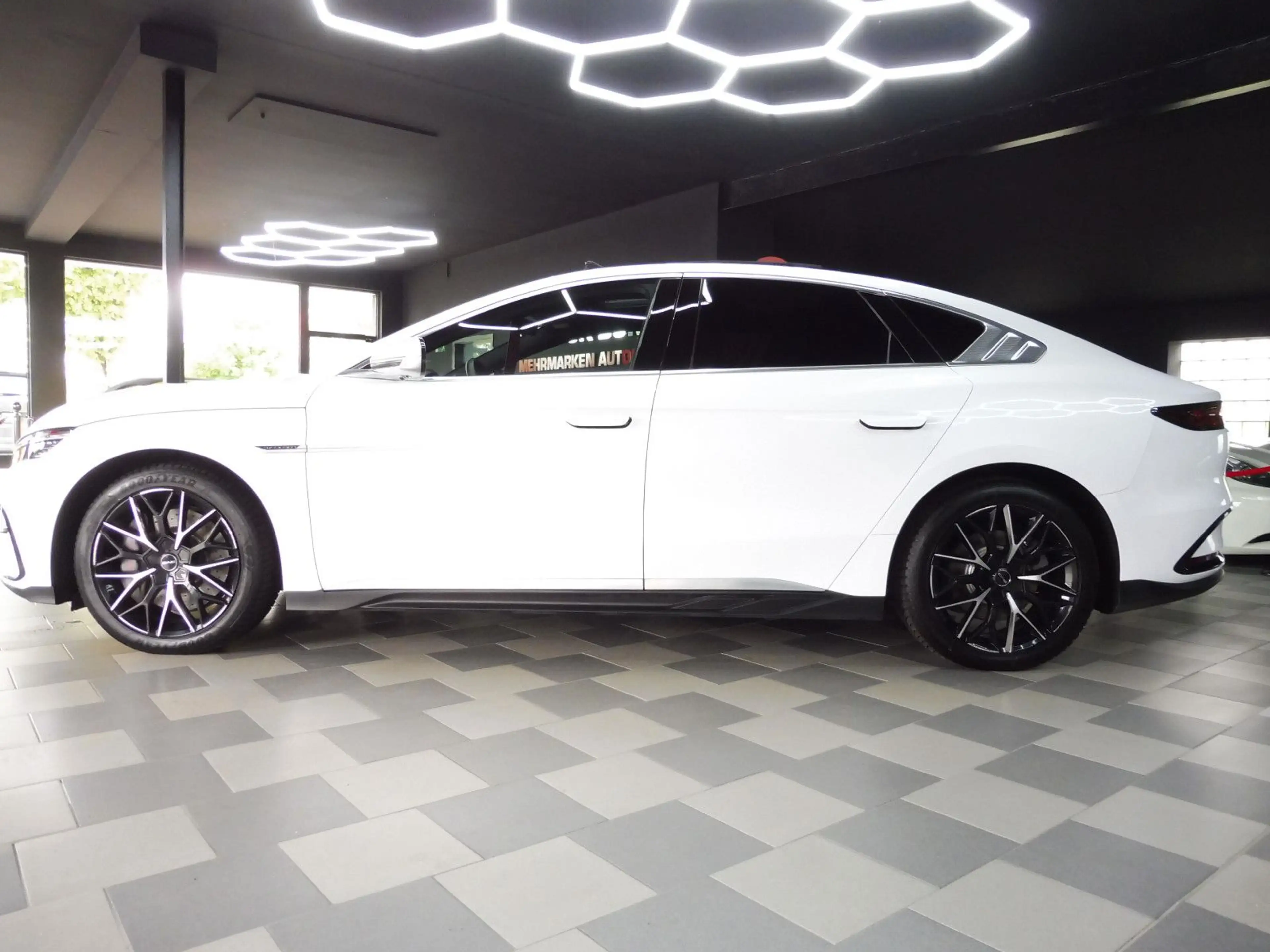 BYD Han 380 kW AWD Executive — photo 9