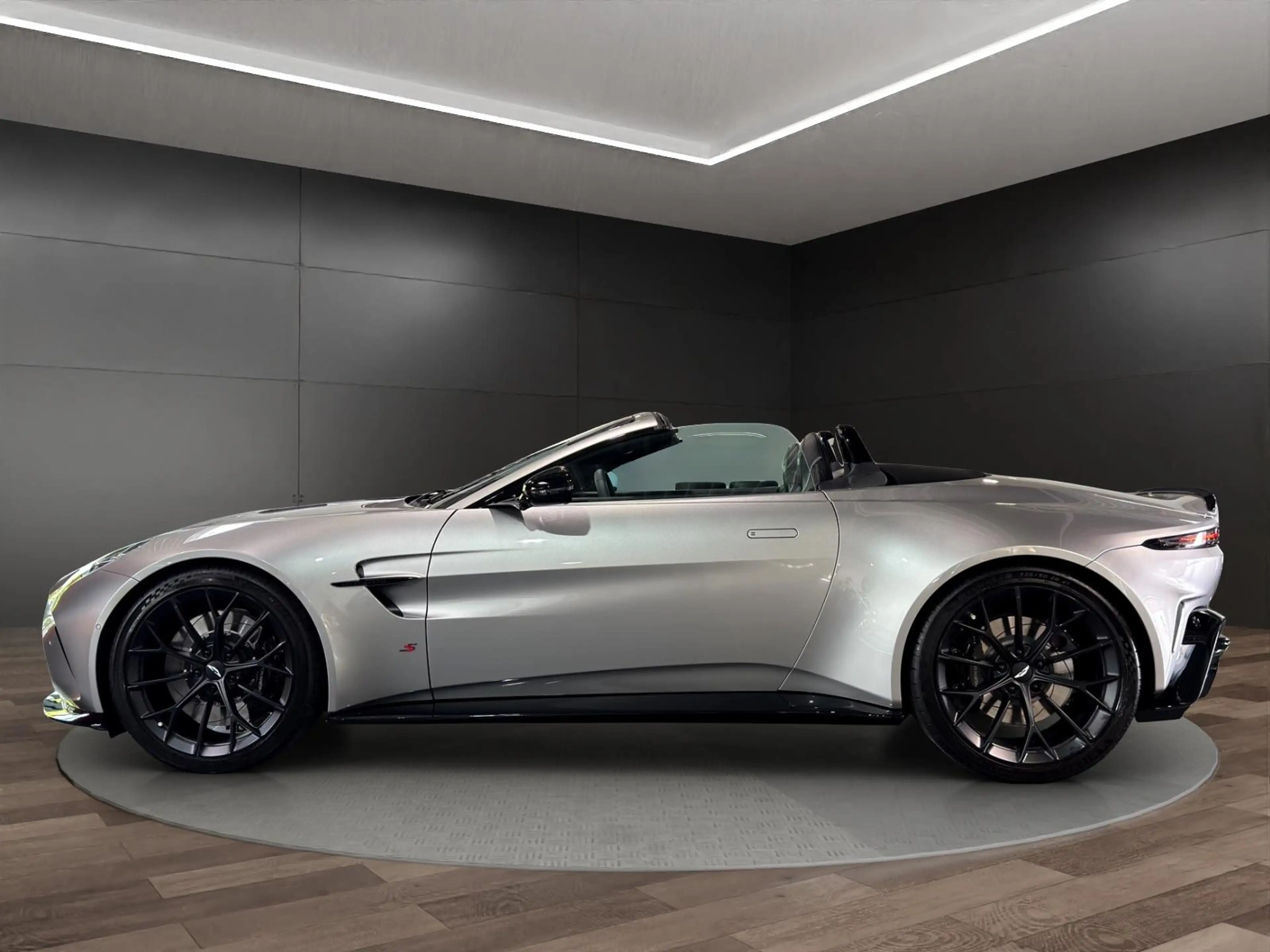 Aston Martin V8 Vantage S V8 Roadstar*Carbon* — photo 6