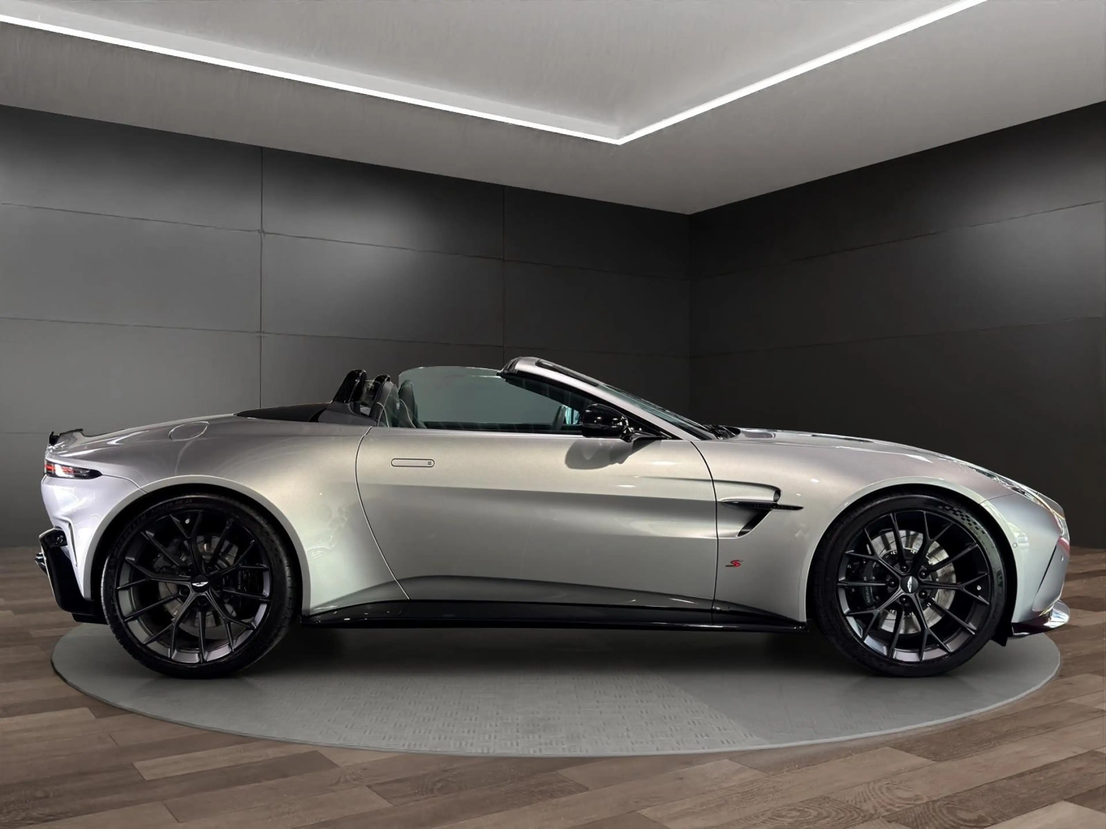 Aston Martin V8 Vantage S V8 Roadstar*Carbon* — photo 2